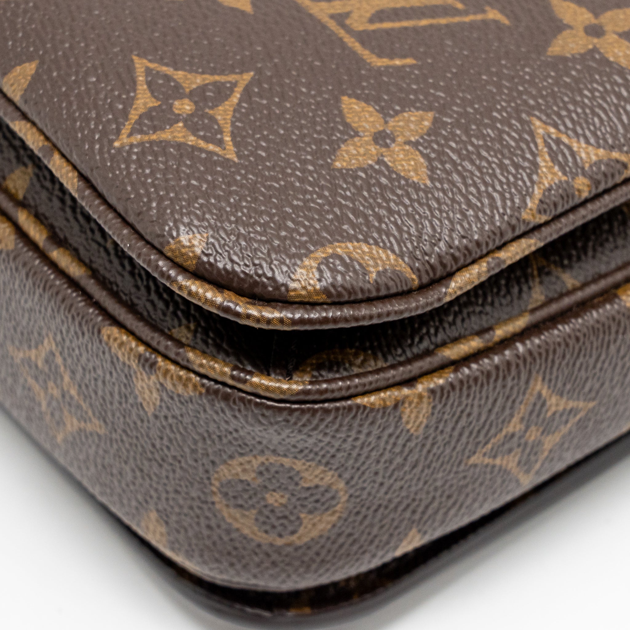 LOUIS VUITTON POCHETTE METIS MONOGRAM CANVAS GHW