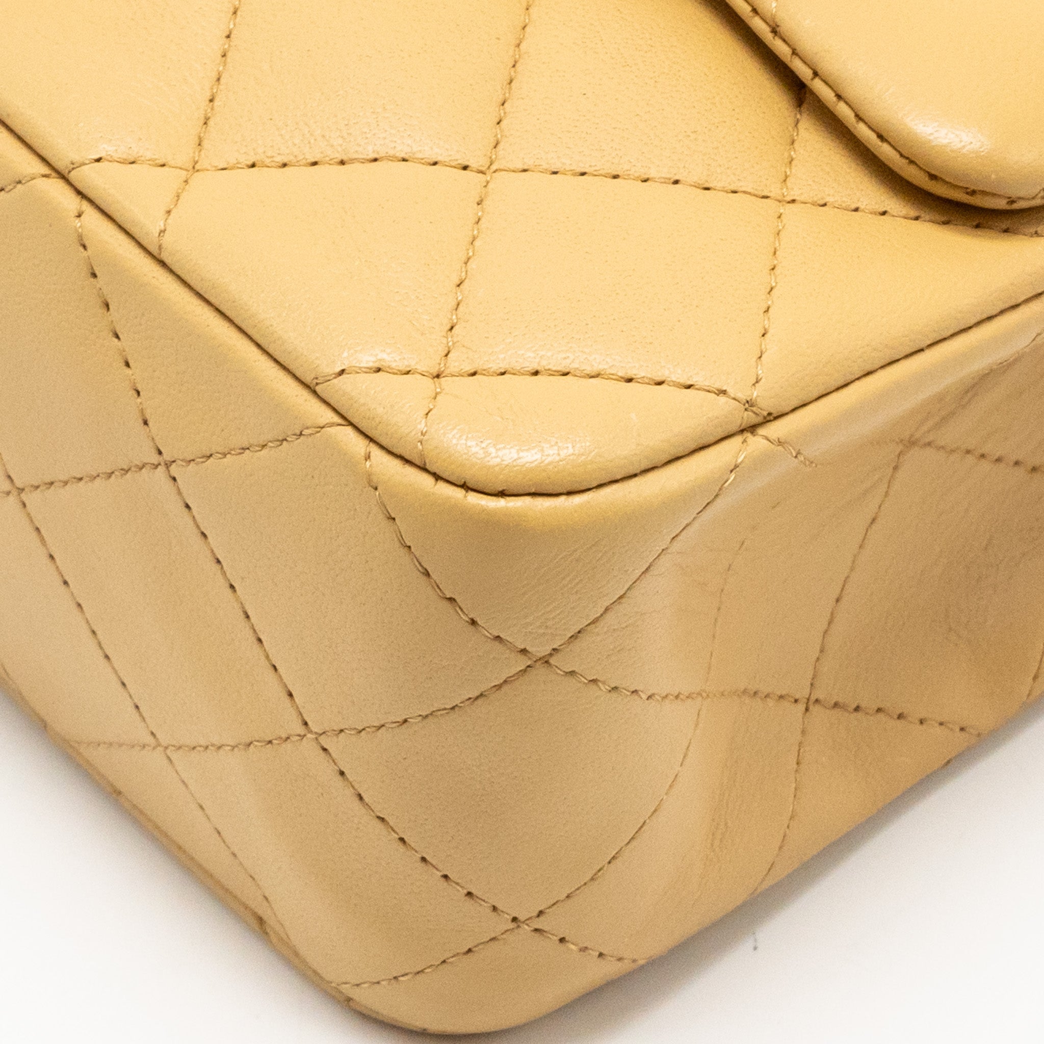 CHANEL MEDIUM CLASSIC DOUBLE FLAP BAG LAMBSKIN BEIGE GHW