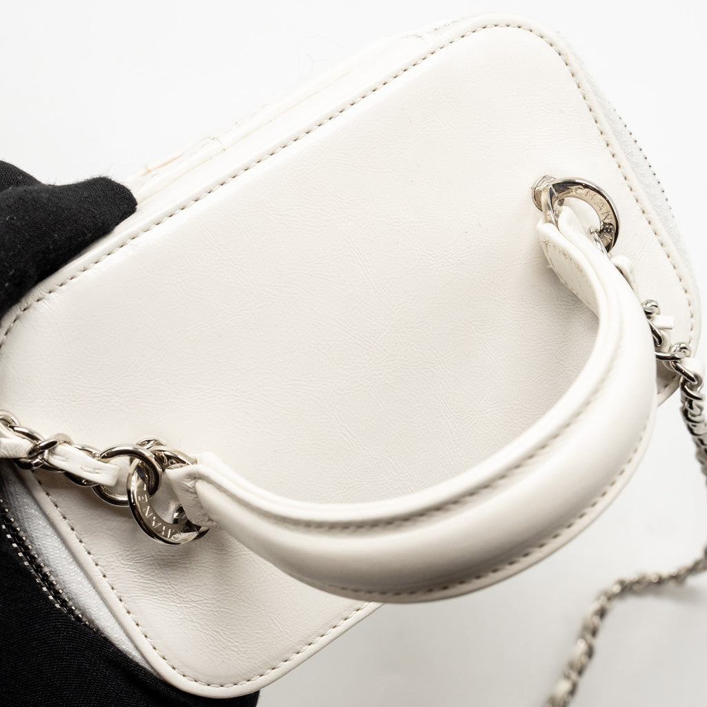 CHANEL TOP HANDLE VANITY CASE BAG CALFSKIN/RAFFIA WHITE SHW