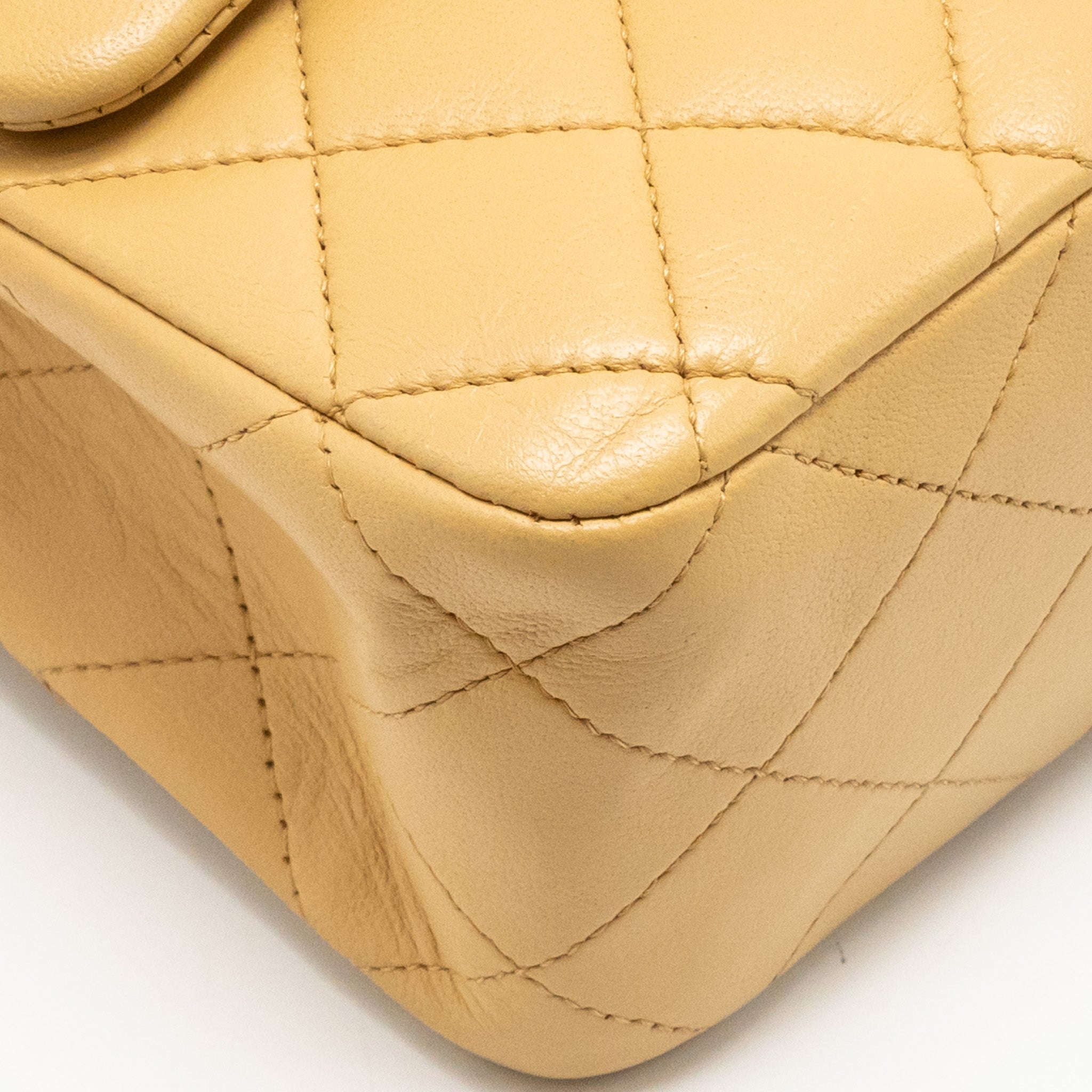CHANEL MEDIUM CLASSIC DOUBLE FLAP BAG LAMBSKIN BEIGE GHW