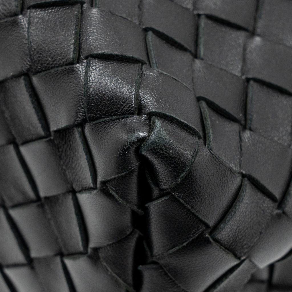 BOTTEGA VENETA MEDIUM ANDIAMO LAMBSKIN BLACK GHW