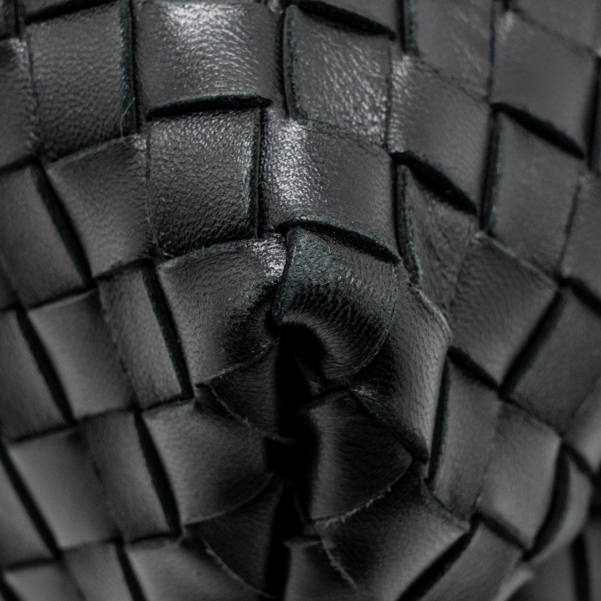 BOTTEGA VENETA MEDIUM ANDIAMO LAMBSKIN BLACK GHW