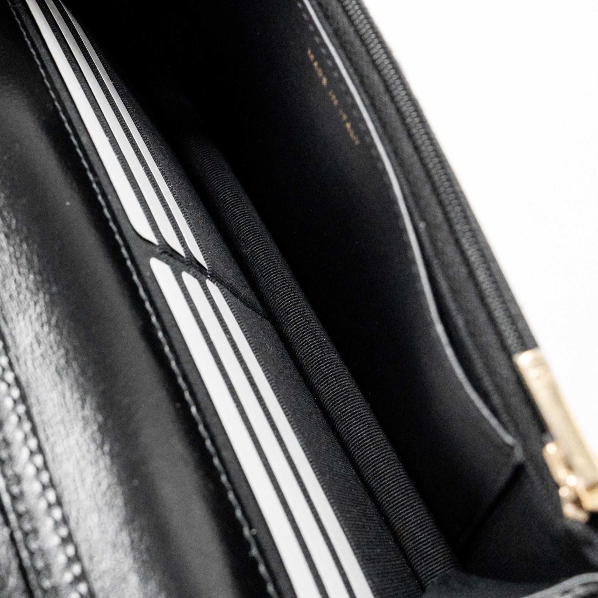 CHANEL 24C 31 WALLET ON CHAIN SHINY CALFSKIN BLACK LGHW (MICROCHIP)