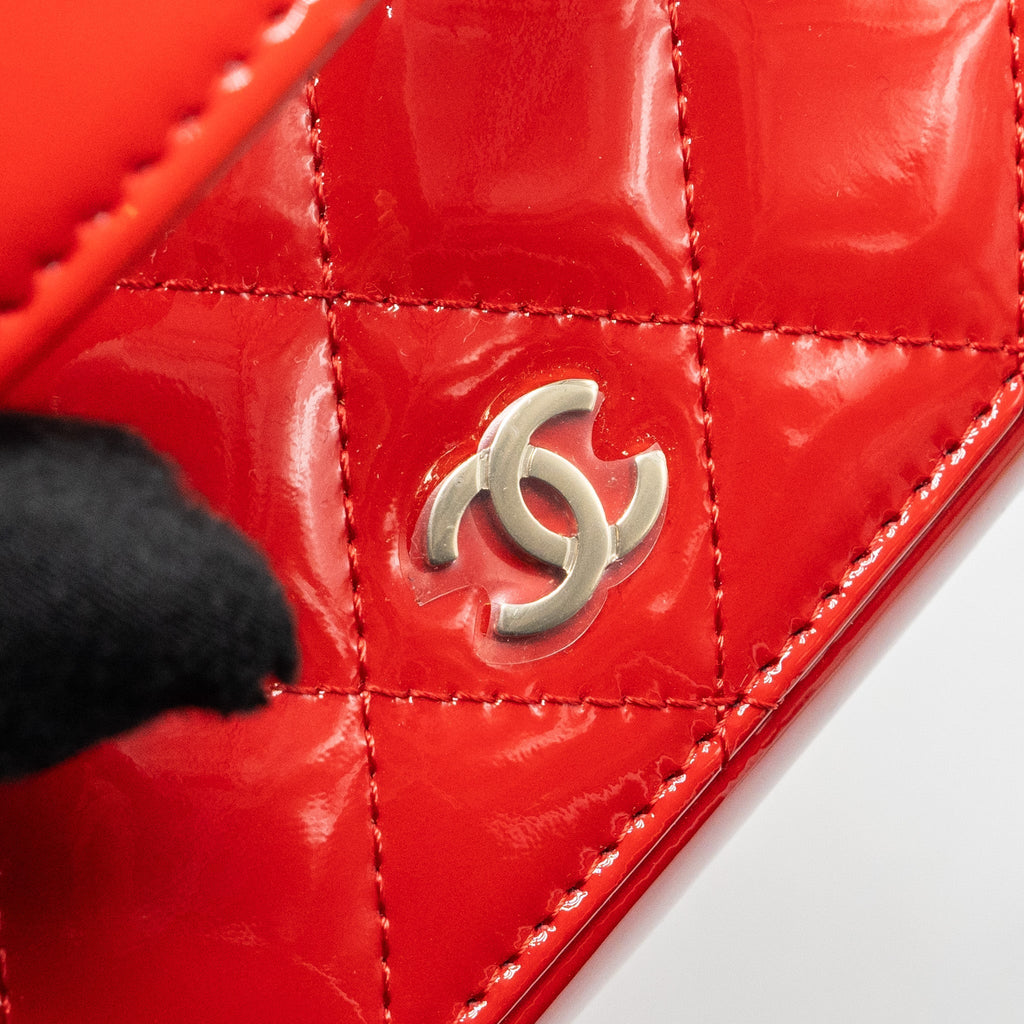 CHANEL LARGE VANITY POUCH PATENT RED GHW