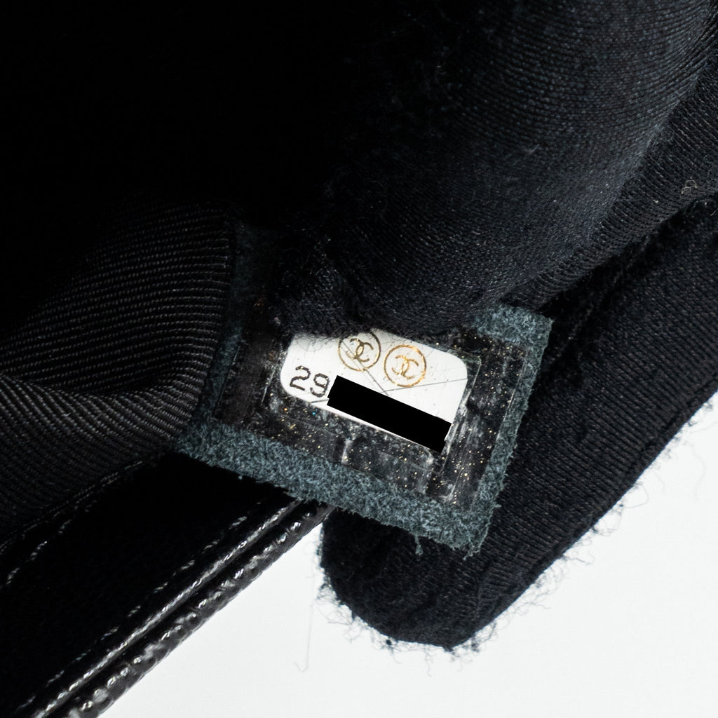 CHANEL MEDIUM CLASSIC BOY BAG CAVIAR BLACK GHW