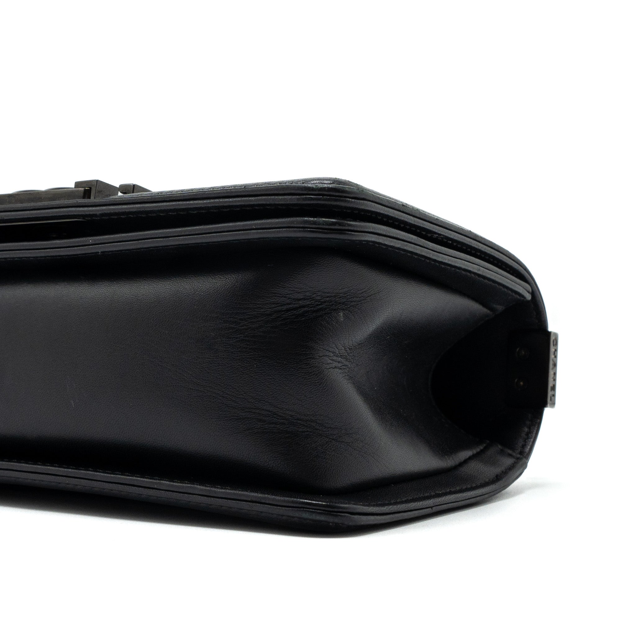 CHANEL SMALL BOY BAG CHEVRON CALFSKIN BLACK/IRIDESCENT BLUE BLACK HARDWARE