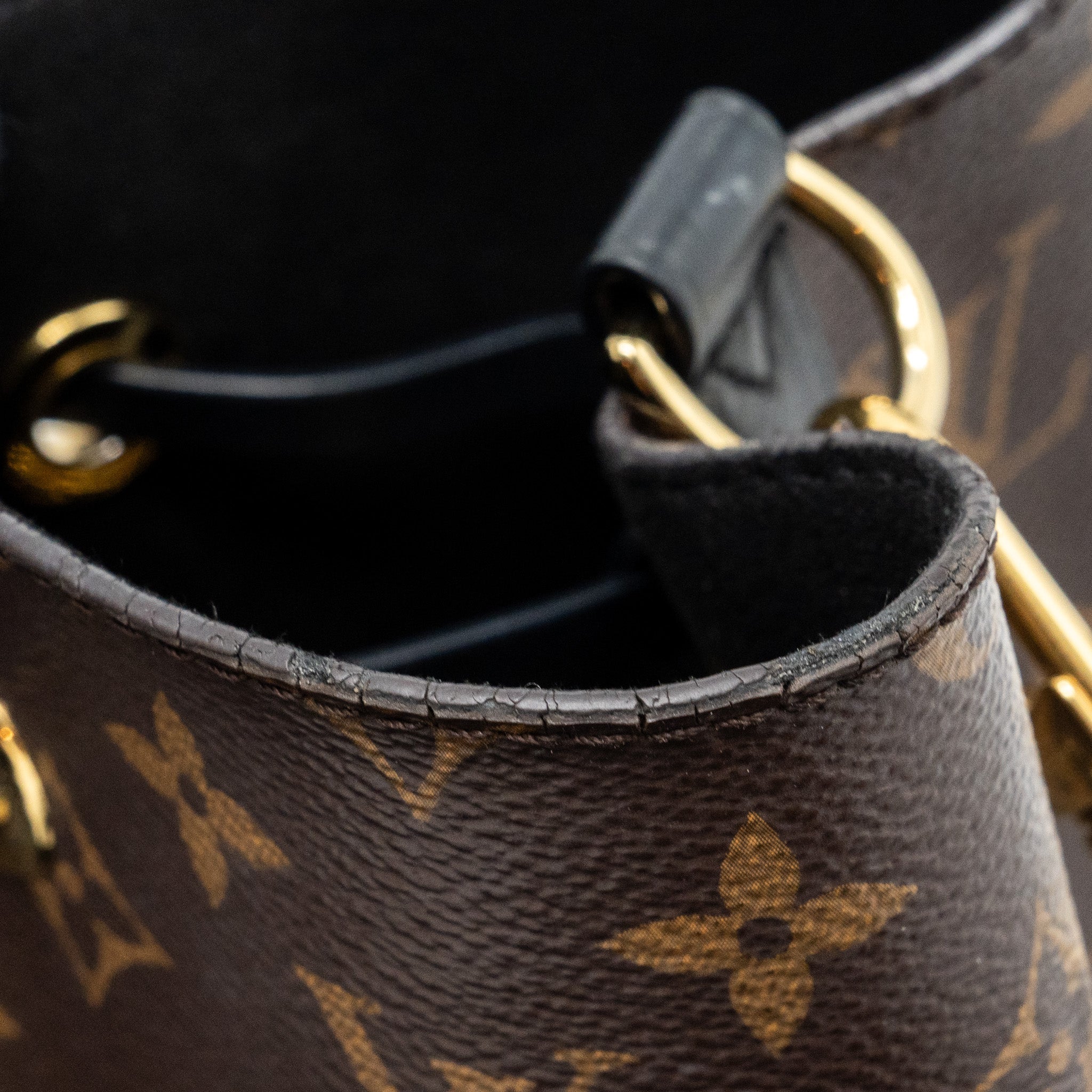 LOUIS VUITTON NEONOE MM  MONOGRAM CANVAS BLACK GHW