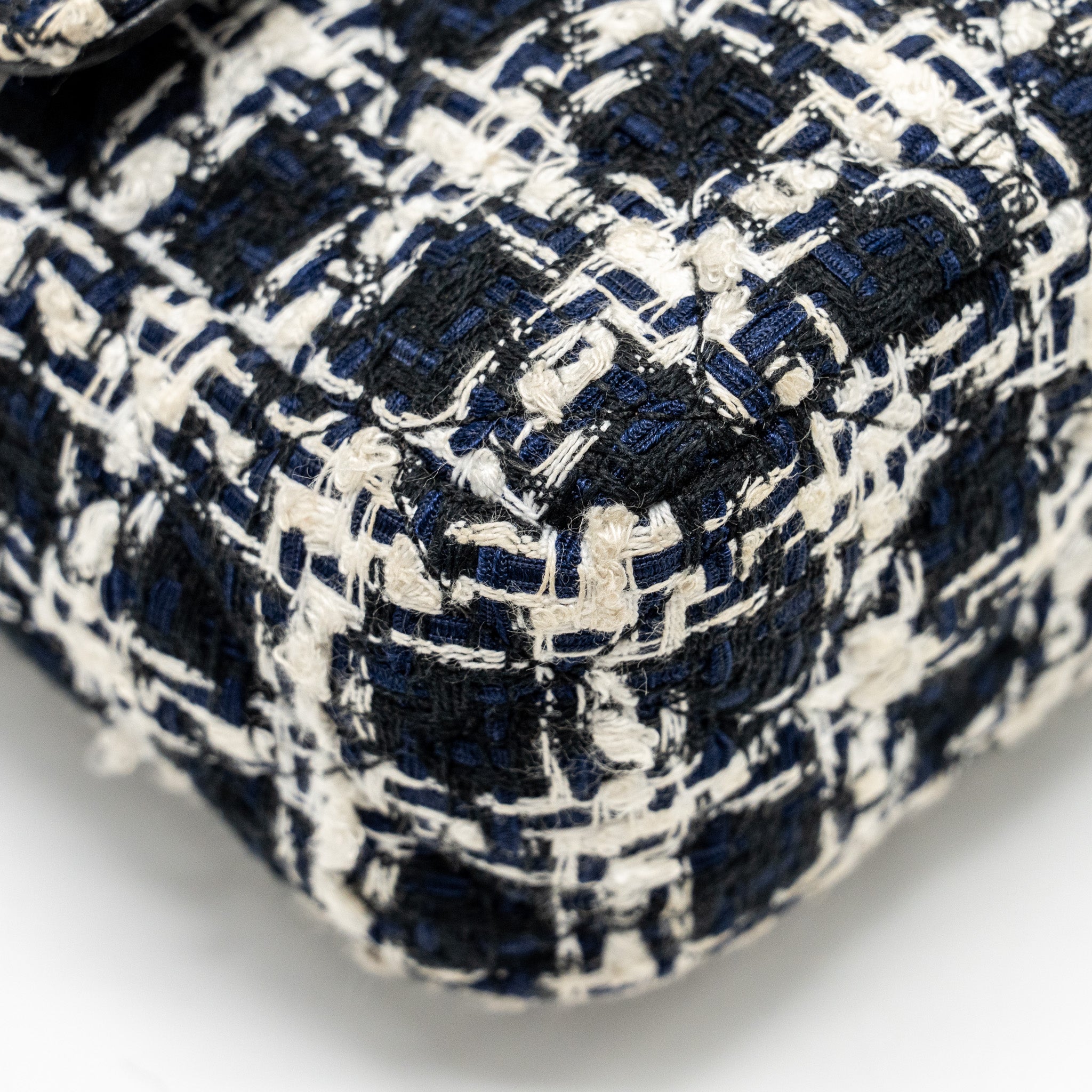 CHANEL MINI FLAP BAG WITH DETAILED CHAIN TWEED BLACK/WHITE LGHW (MICROCHIP)