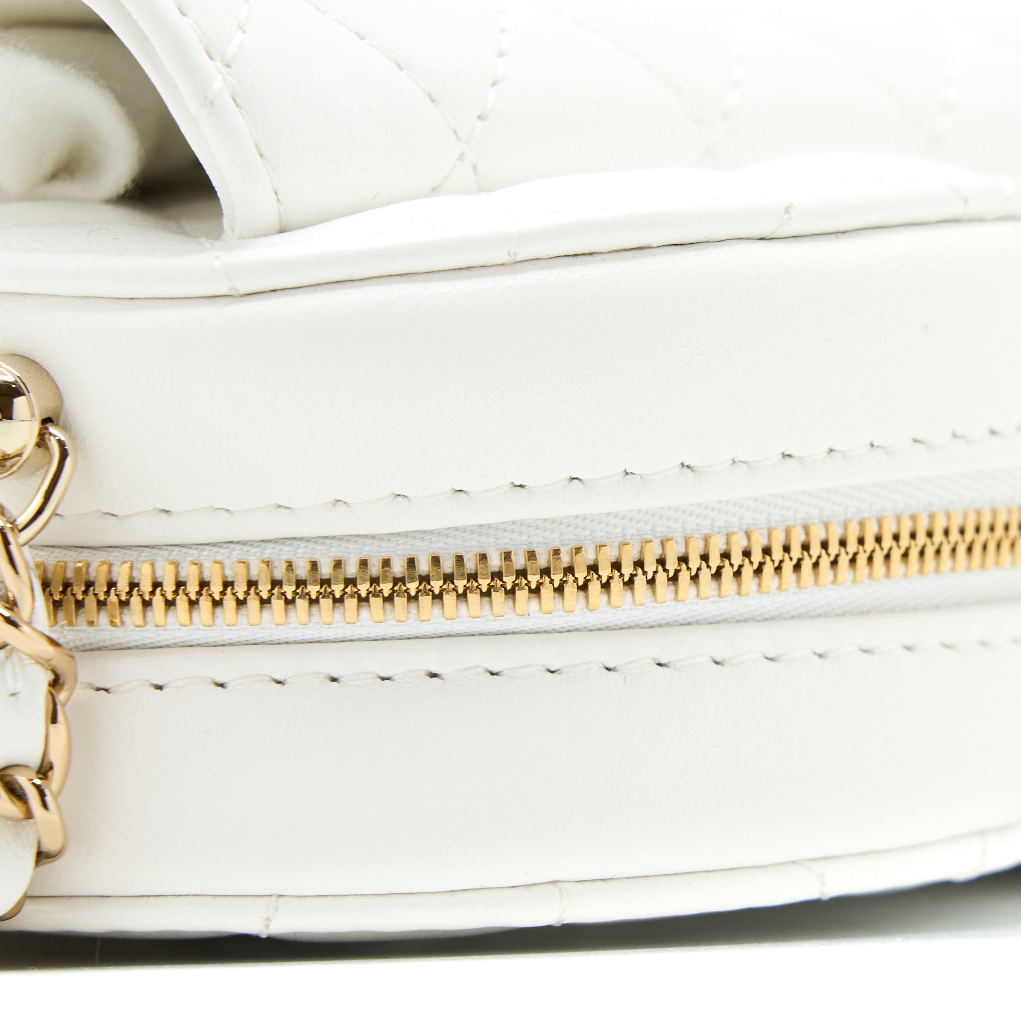 CHANEL 22S HEART BAG LAMBSKIN WHITE LGHW (MICROCHIP)