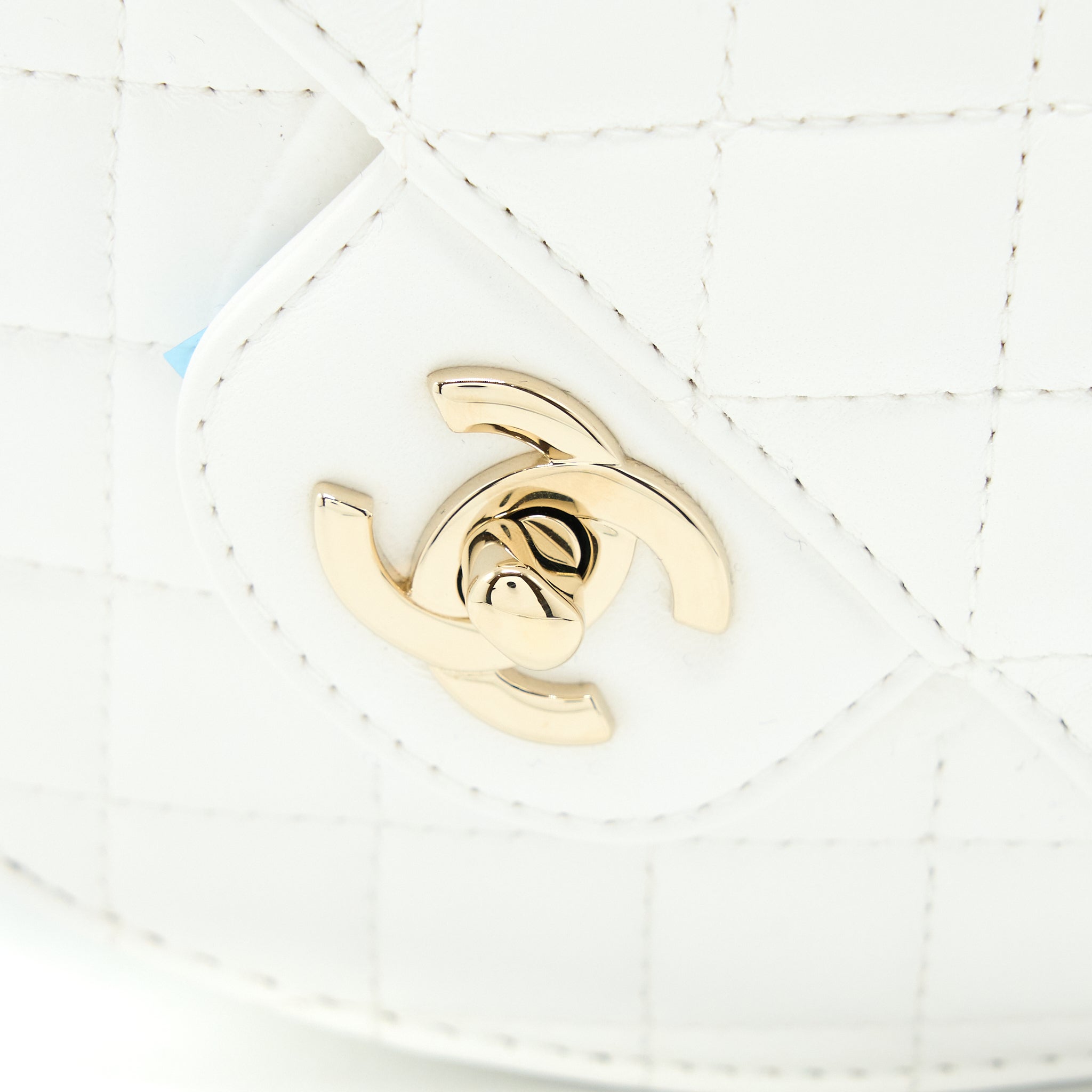 CHANEL 22S HEART BAG LAMBSKIN WHITE LGHW (MICROCHIP)