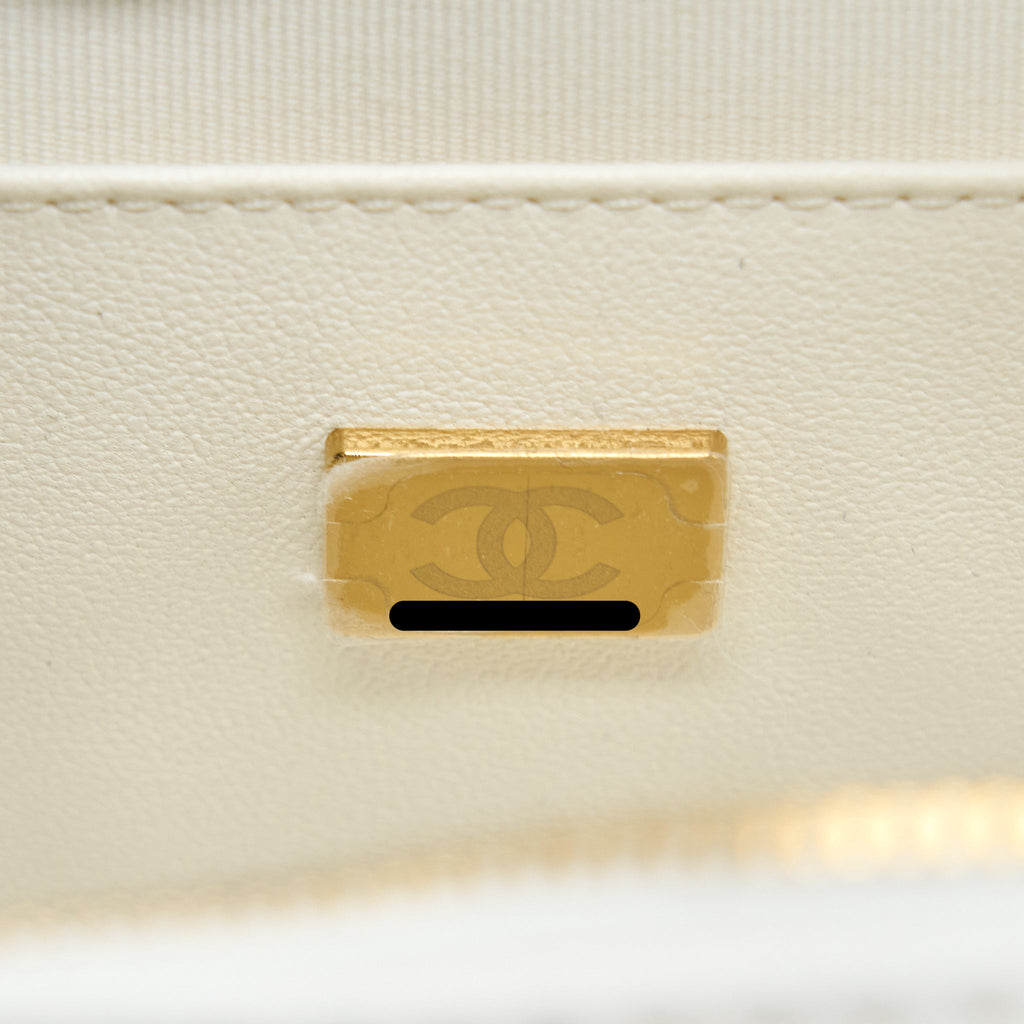 CHANEL 22S HEART BAG LAMBSKIN WHITE LGHW (MICROCHIP)