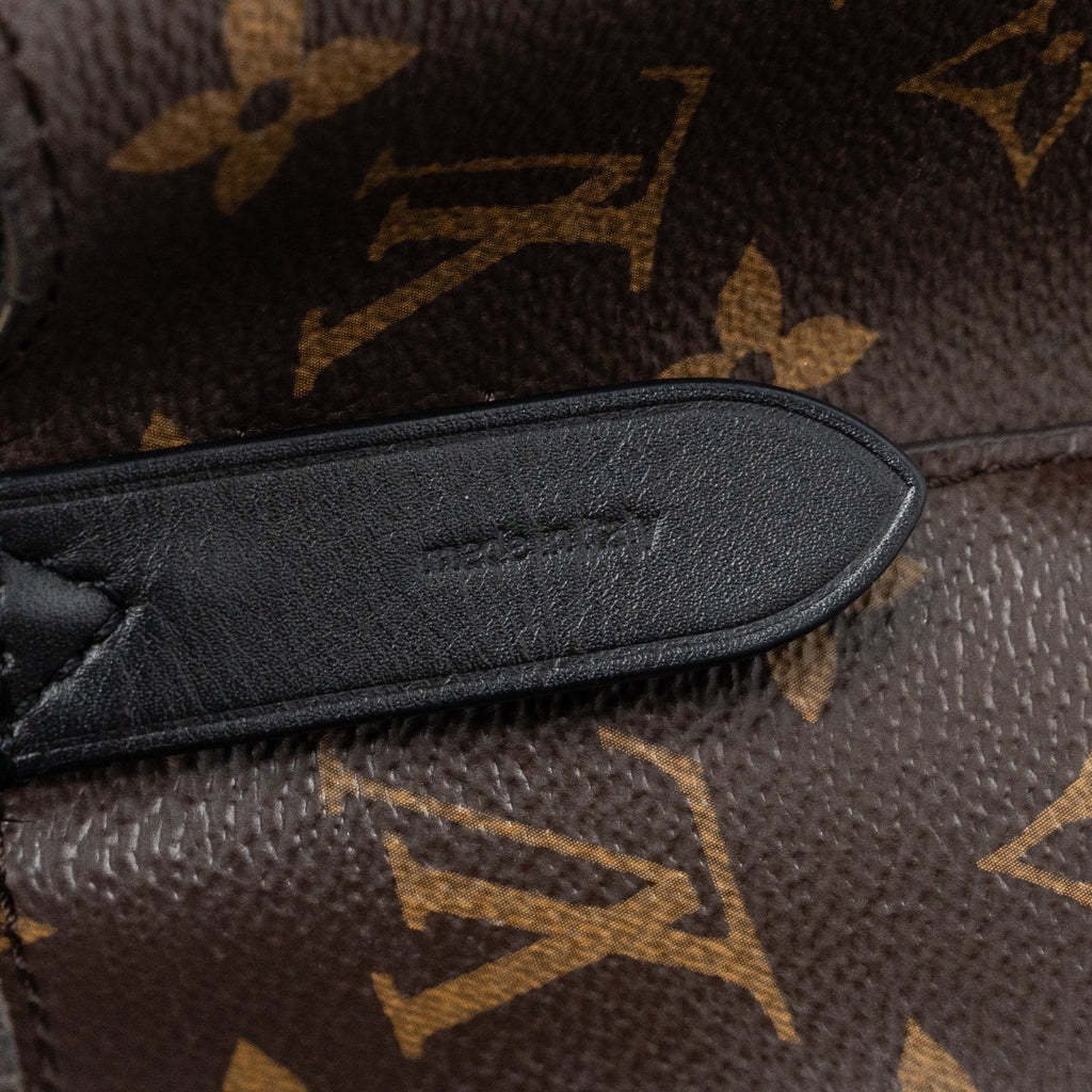 LOUIS VUITTON NEONOE MM  MONOGRAM CANVAS BLACK GHW