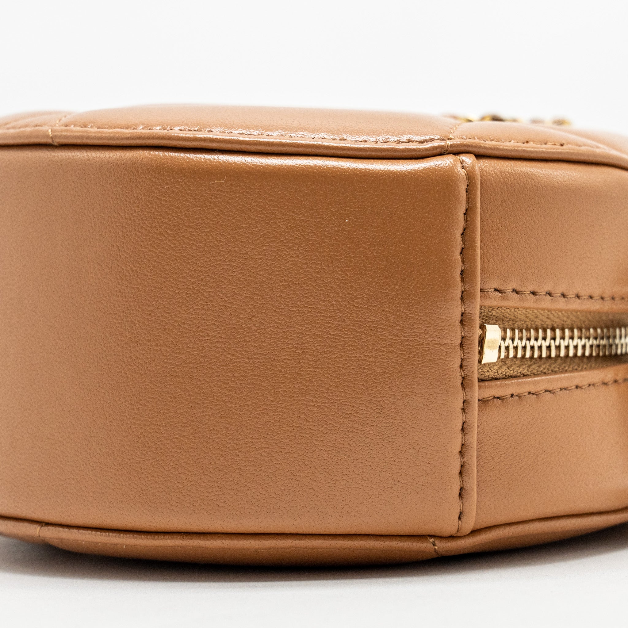 CHANEL 19 ROUND CLUTCH WITH CHAIN LAMBSKIN CARAMEL MULTICOLOUR HARDWARE (MICROCHIP)