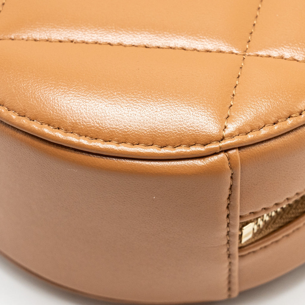 CHANEL 19 ROUND CLUTCH WITH CHAIN LAMBSKIN CARAMEL MULTICOLOUR HARDWARE (MICROCHIP)