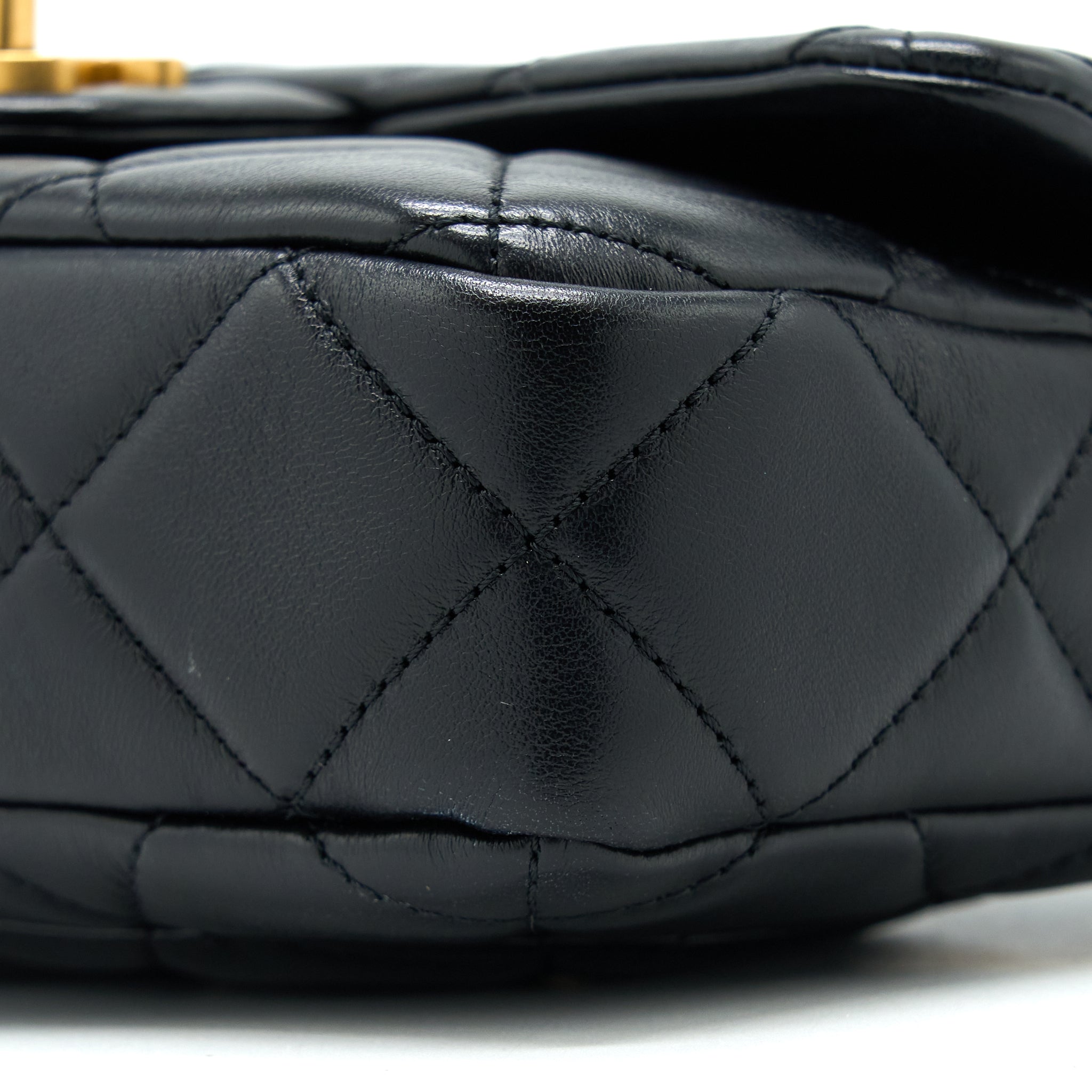 CHANEL 22P ENEMAL FLAP BAG LAMBSKIN BLACK GHW (MICROCHIP)