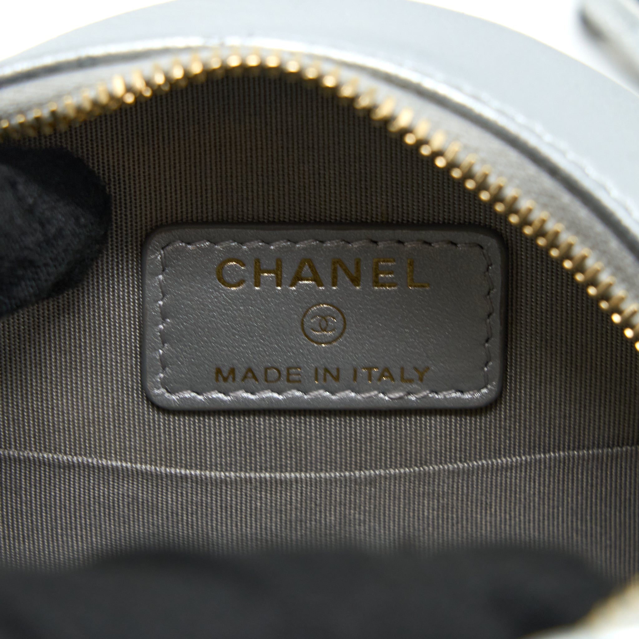 CHANEL 19 ROUND CLUTCH WITH CHAIN GOATSKIN SILVER MULTICOLOUR HARDWARE