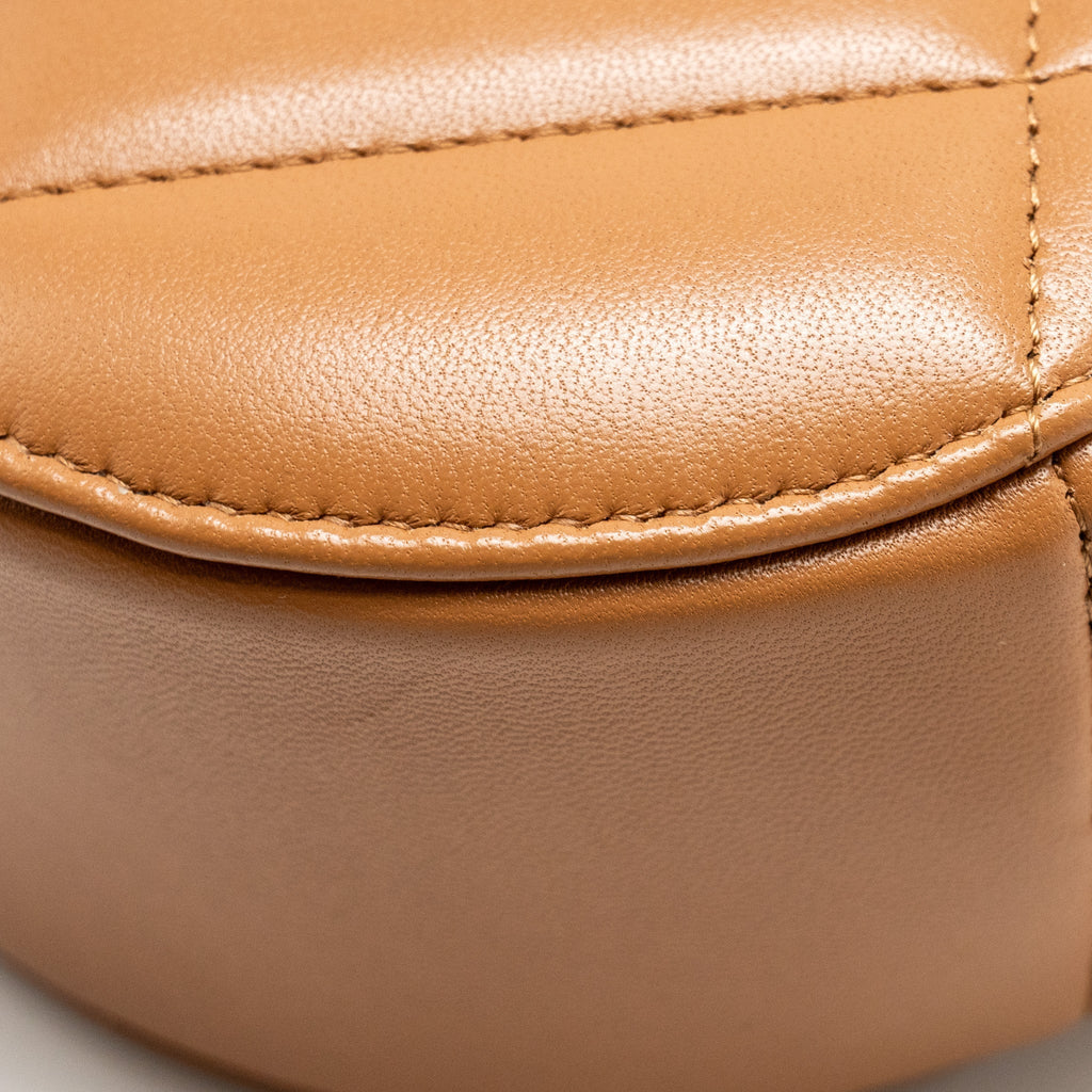 CHANEL 19 ROUND CLUTCH WITH CHAIN LAMBSKIN CARAMEL MULTICOLOUR HARDWARE (MICROCHIP)