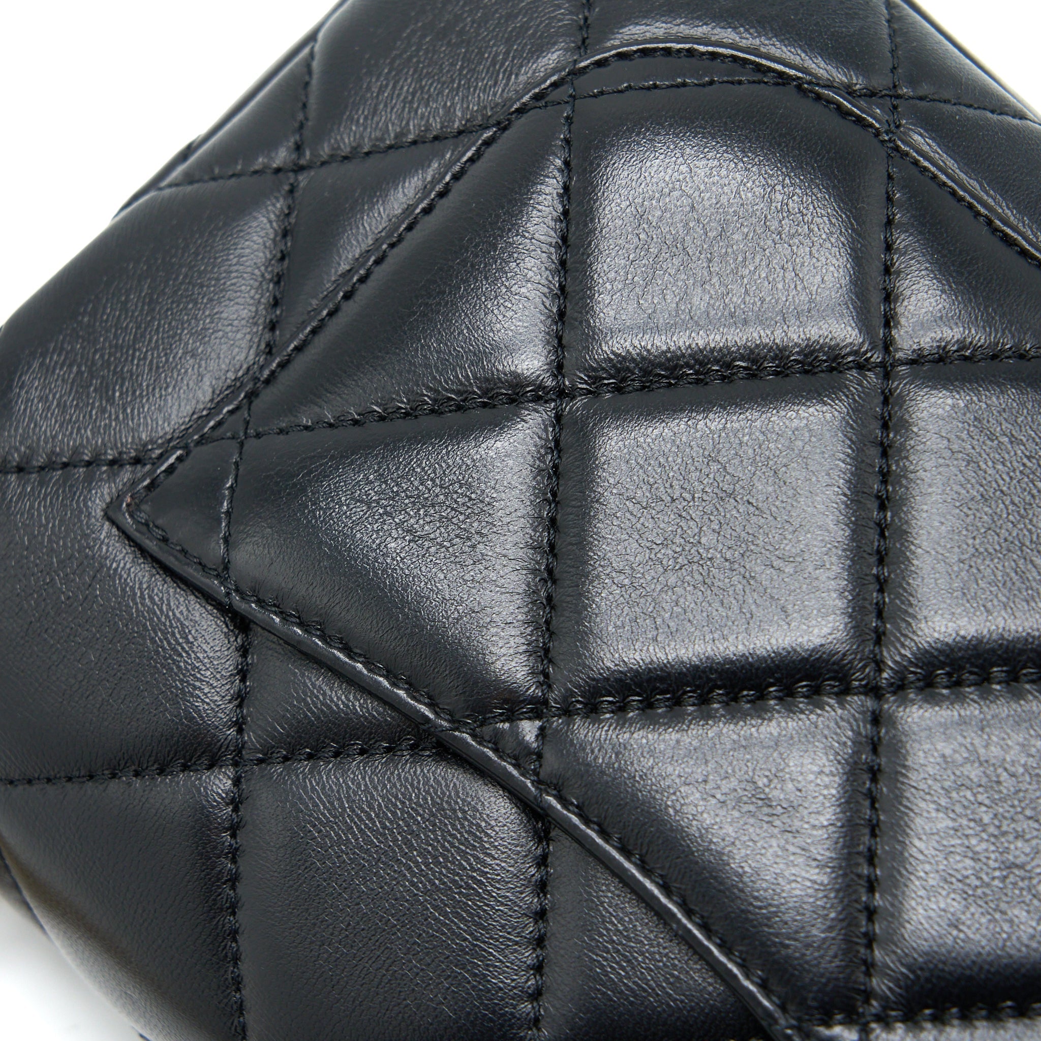 CHANEL 22P ENEMAL FLAP BAG LAMBSKIN BLACK GHW (MICROCHIP)