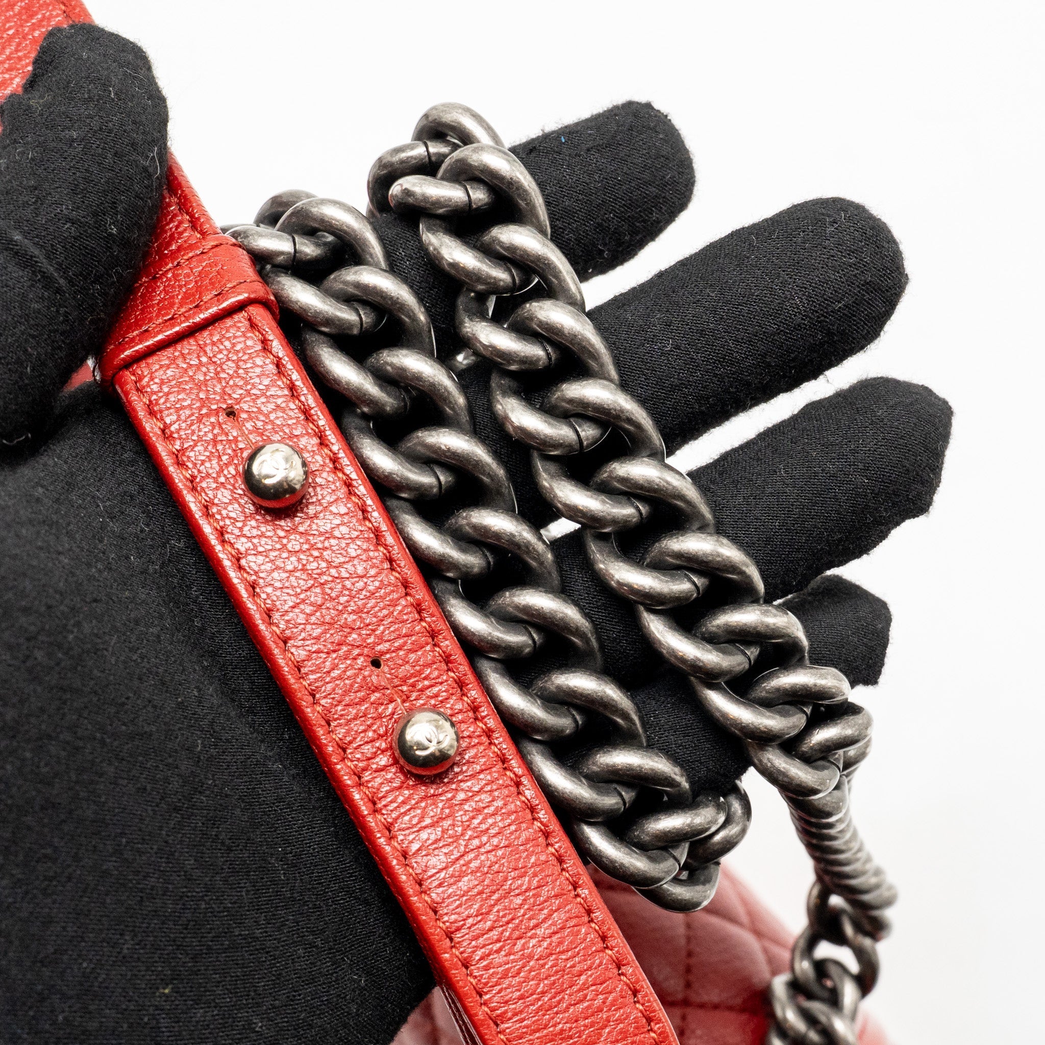 CHANEL MEDIUM BOY BAG CALFSKIN/PATENT RED RUTHENIUM SILVER HARDWARE