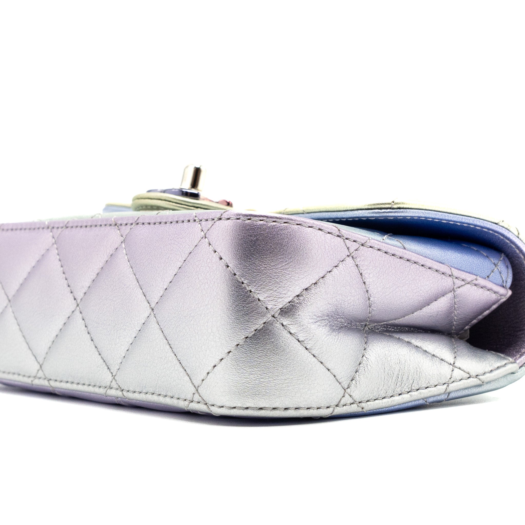 CHANEL CLUTCH CALFSKIN IRIDESCENT MULTICOLOUR WITH MULTICOLOUR AND SILVER HARDWARE (MICROCHIP)
