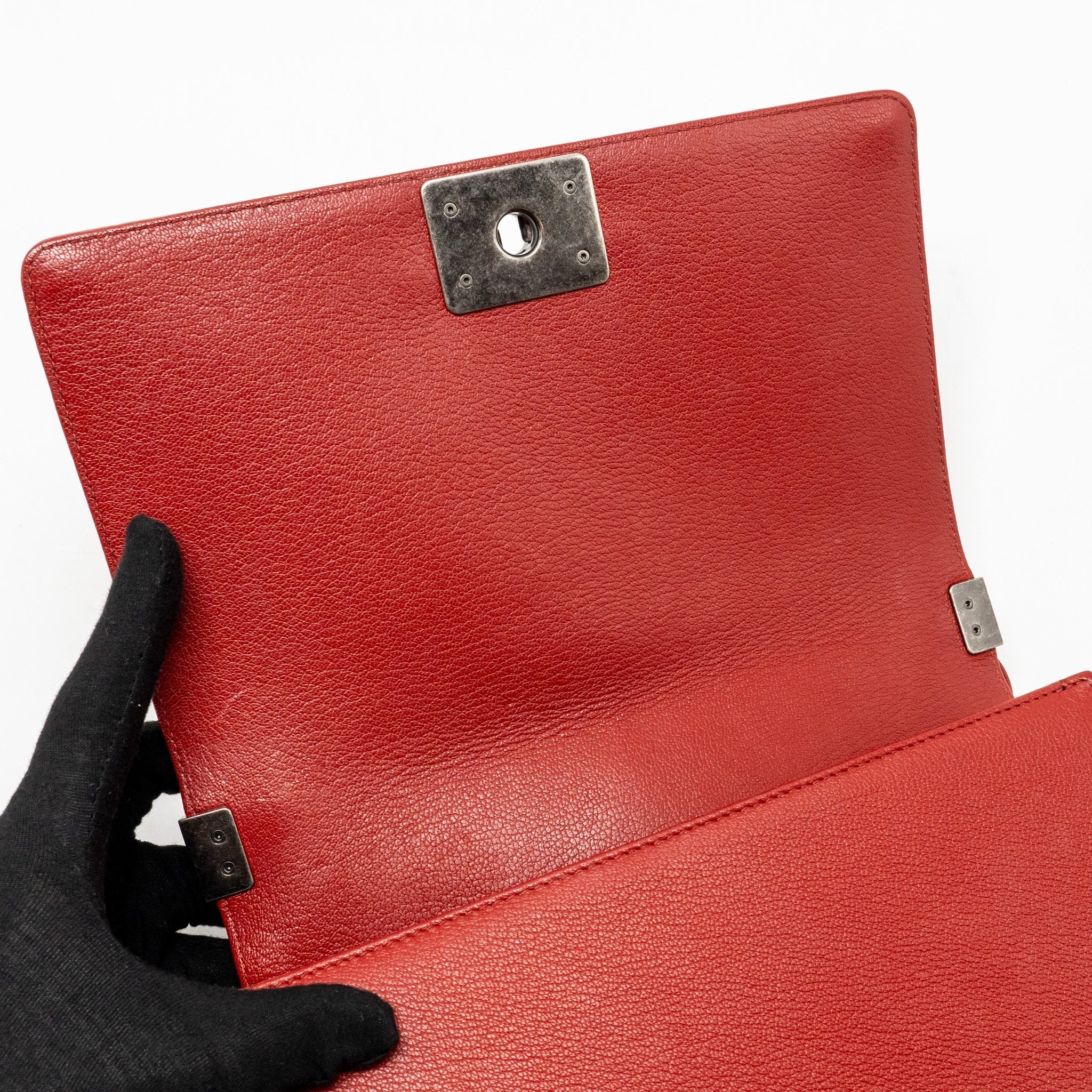 CHANEL MEDIUM BOY BAG CALFSKIN/PATENT RED RUTHENIUM SILVER HARDWARE