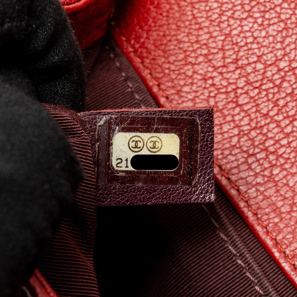 CHANEL MEDIUM BOY BAG CALFSKIN/PATENT RED RUTHENIUM SILVER HARDWARE