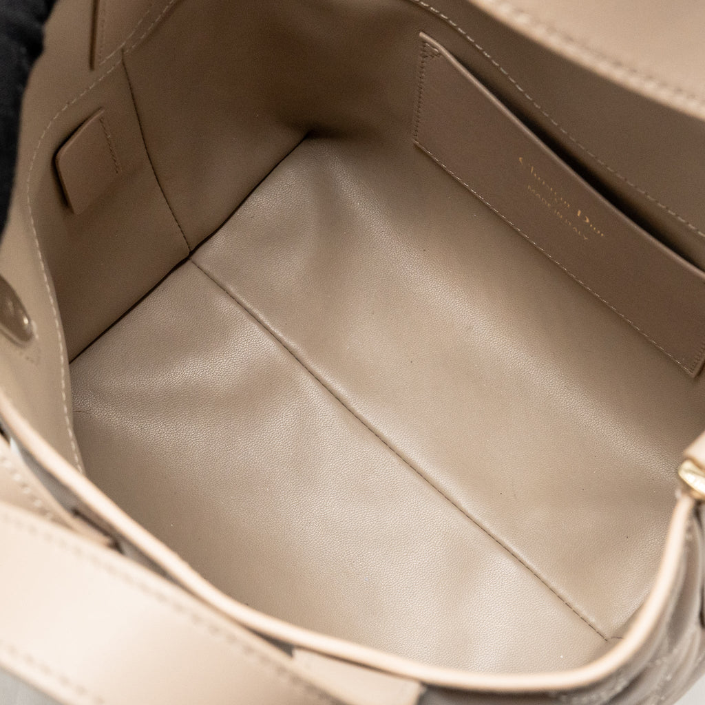 DIOR SMALL TOUJOURS TOTE BAG MACROCANNAGE CALFSKIN POWDER BEIGE LGHW
