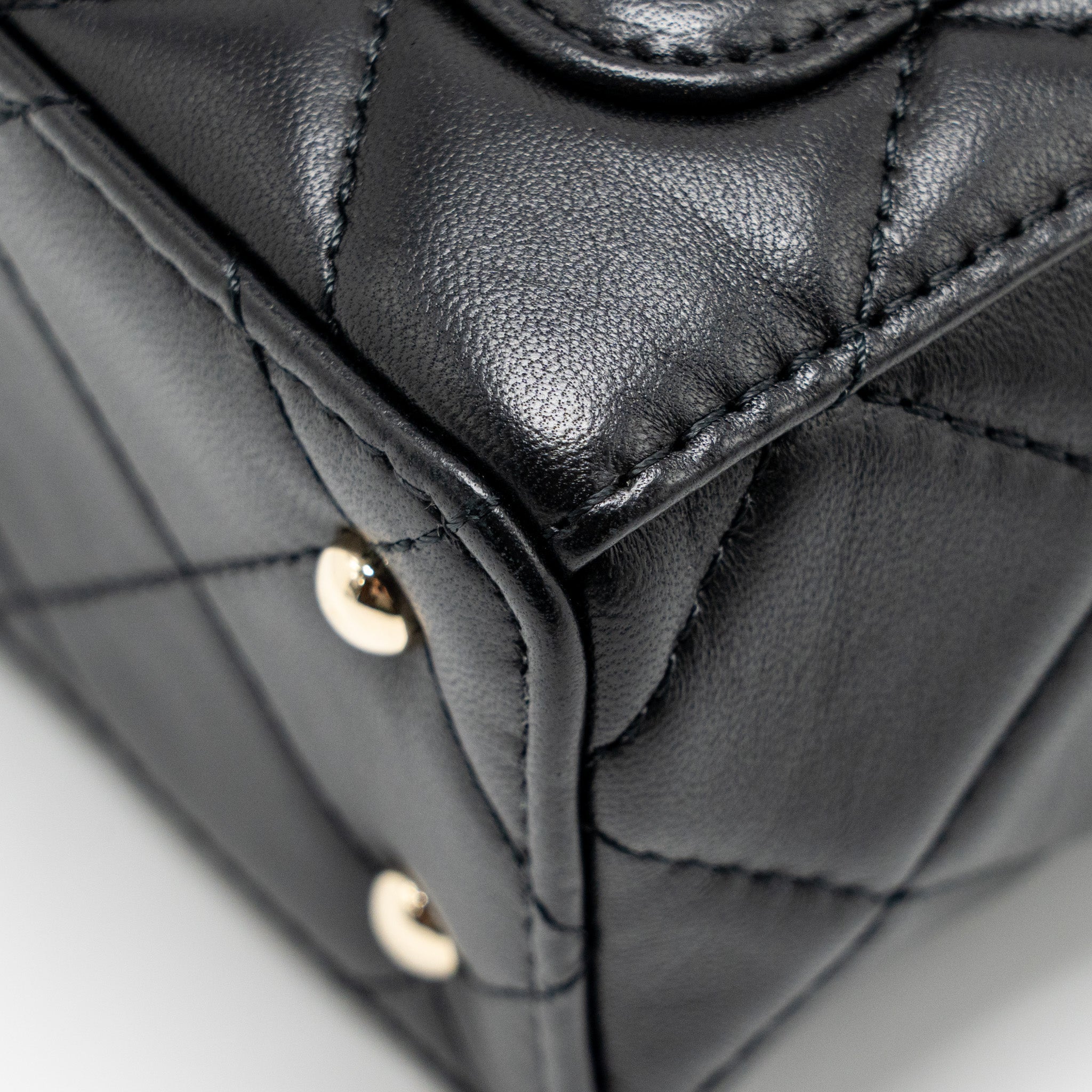 CHANEL FLAP VANITY WITH CHAIN LAMBSKIN BLACK LGWH (MICROCHIP)
