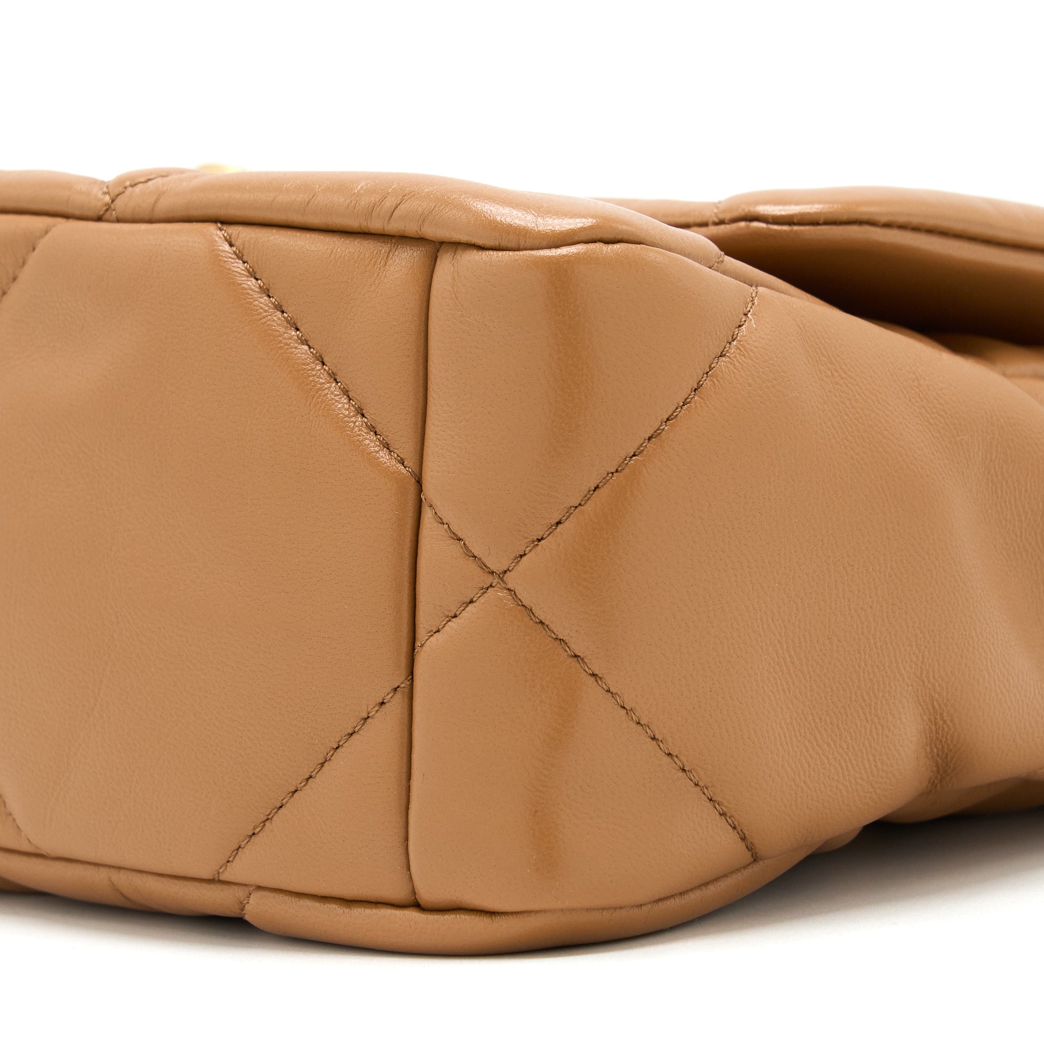 CHANEL 22A SMALL 19 BAG LAMBSKIN CARAMEL GHW (MICROCHIP)