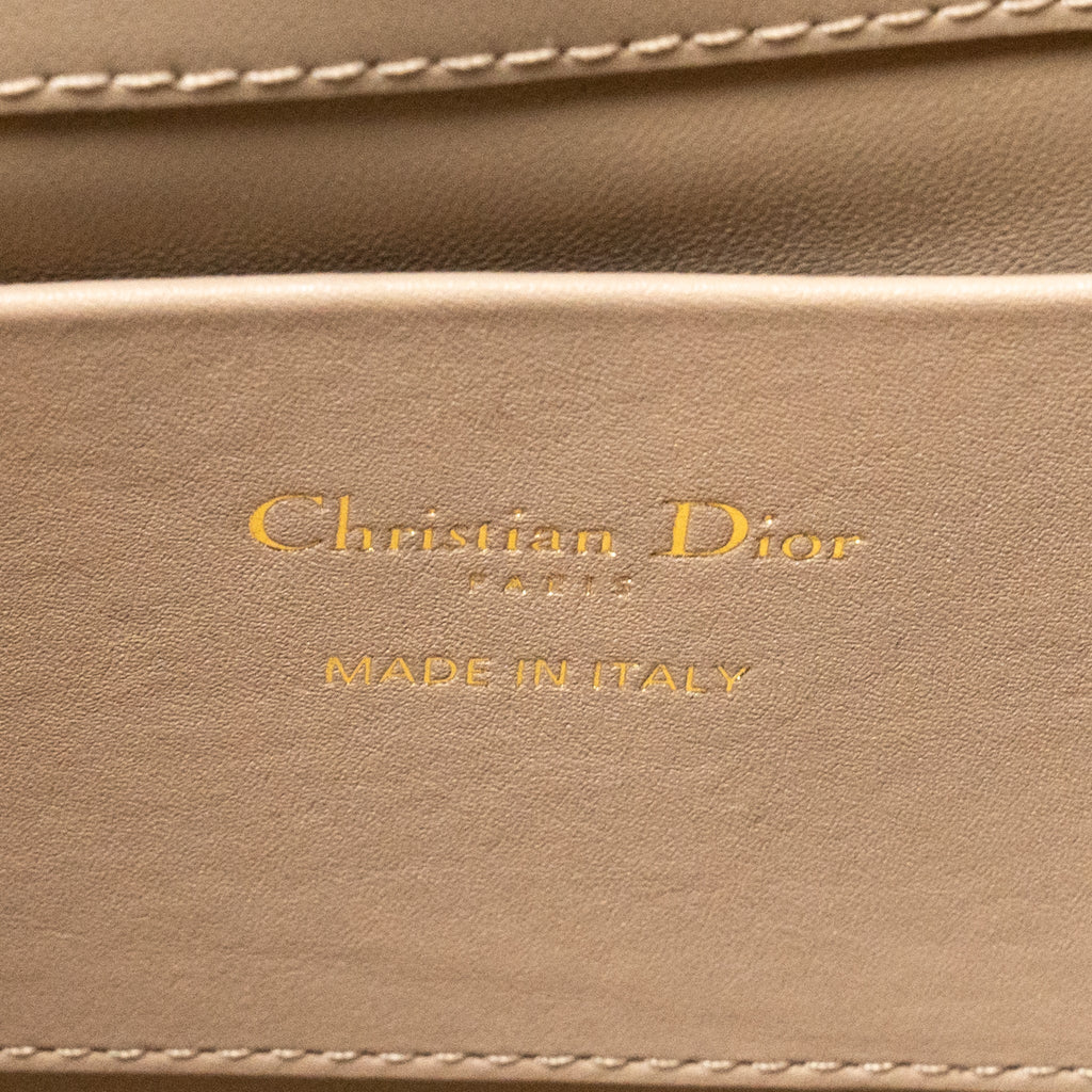 DIOR SMALL TOUJOURS TOTE BAG MACROCANNAGE CALFSKIN POWDER BEIGE LGHW