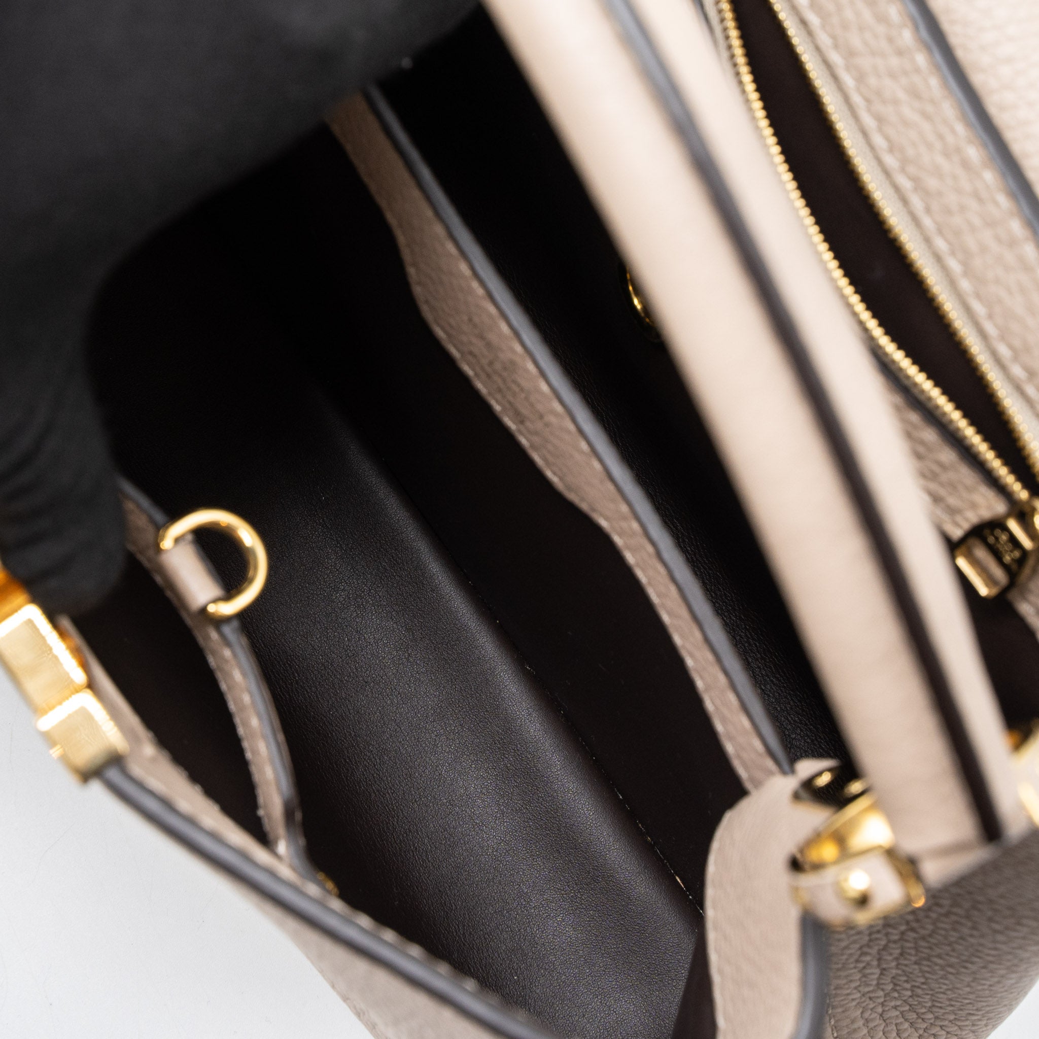 LOUIS VUITTON CAPUCINES BB TAURILLON GALET GHW