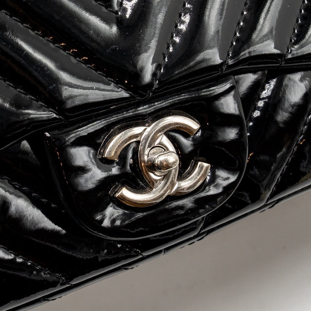 CHANEL CHEVRON JUMBO SINGLE FLAP BAG PATENT BLACK SHW