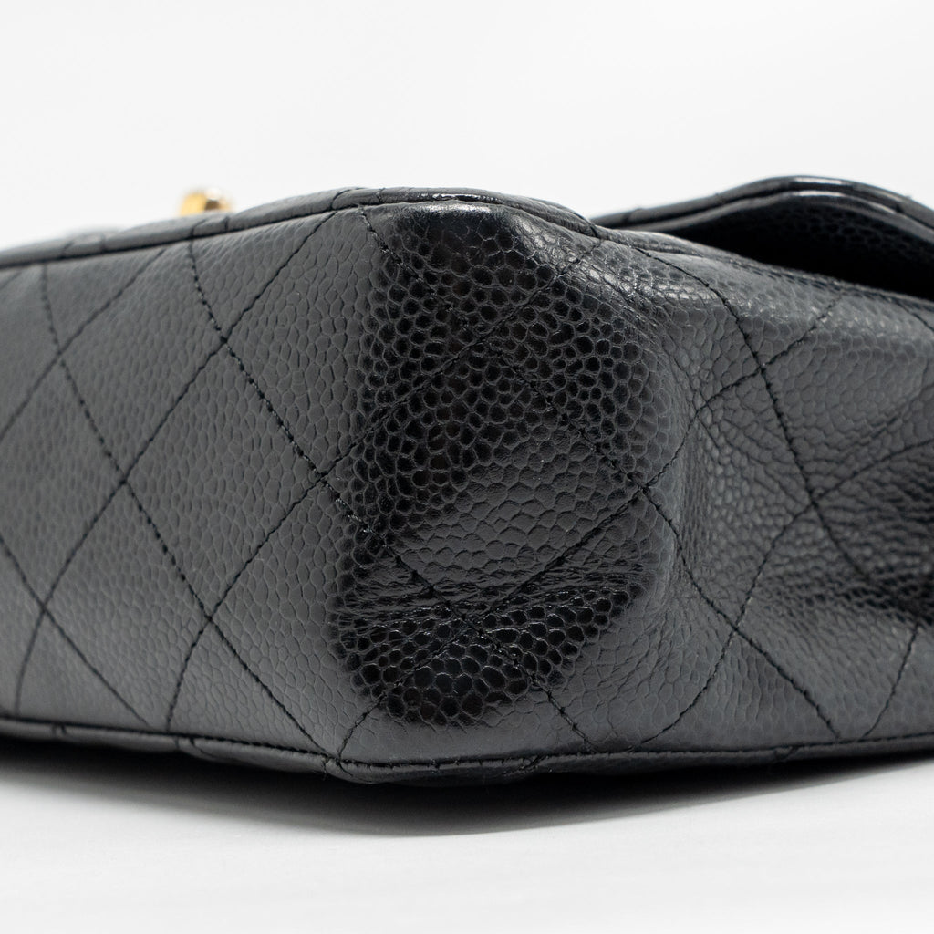 CHANEL MEDIUM CLASSIC DOUBLE FLAP BAG CAVIAR BLACK GHW