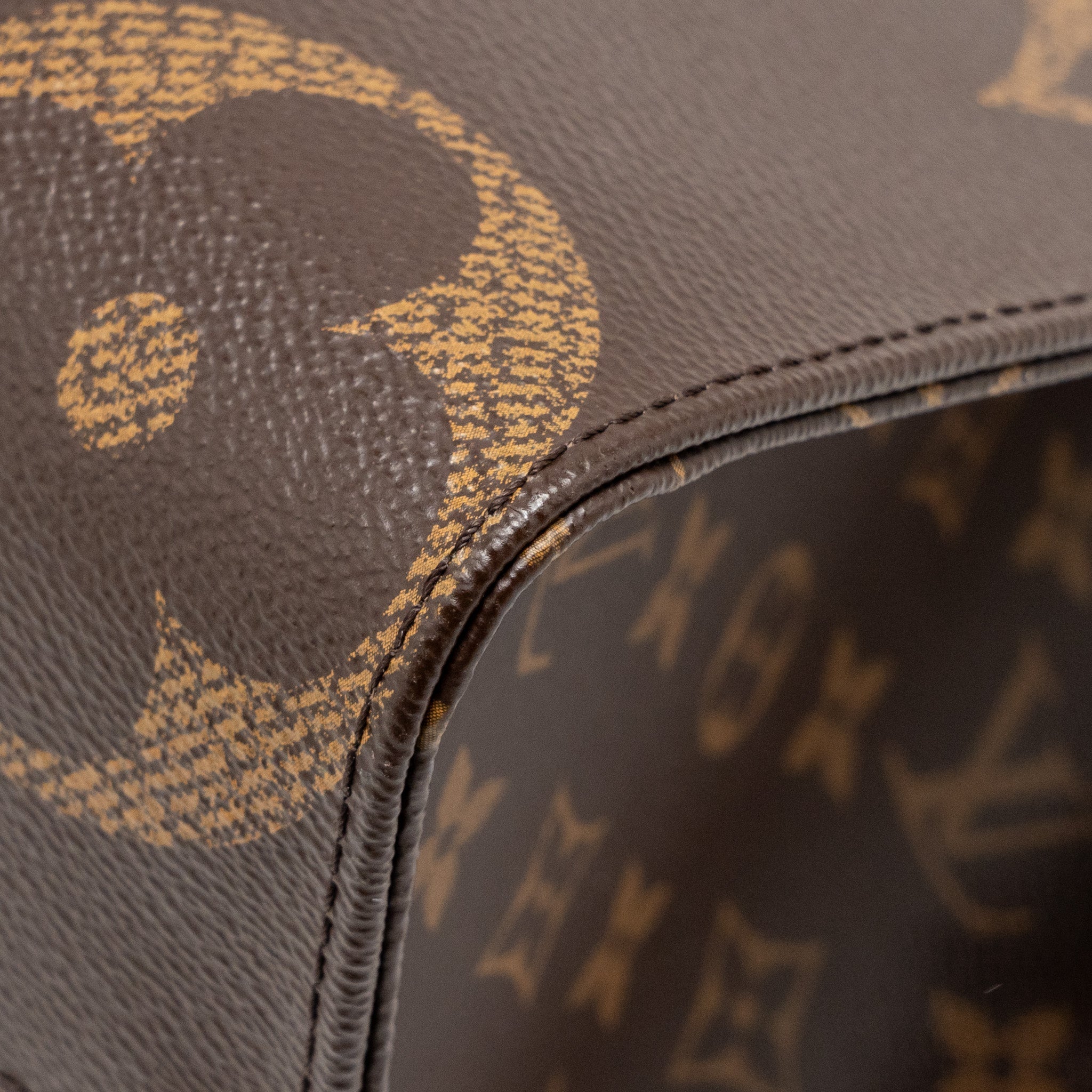 LOUIS VUITTON ONTHEGO MM MONOGRAM CANVAS GHW
