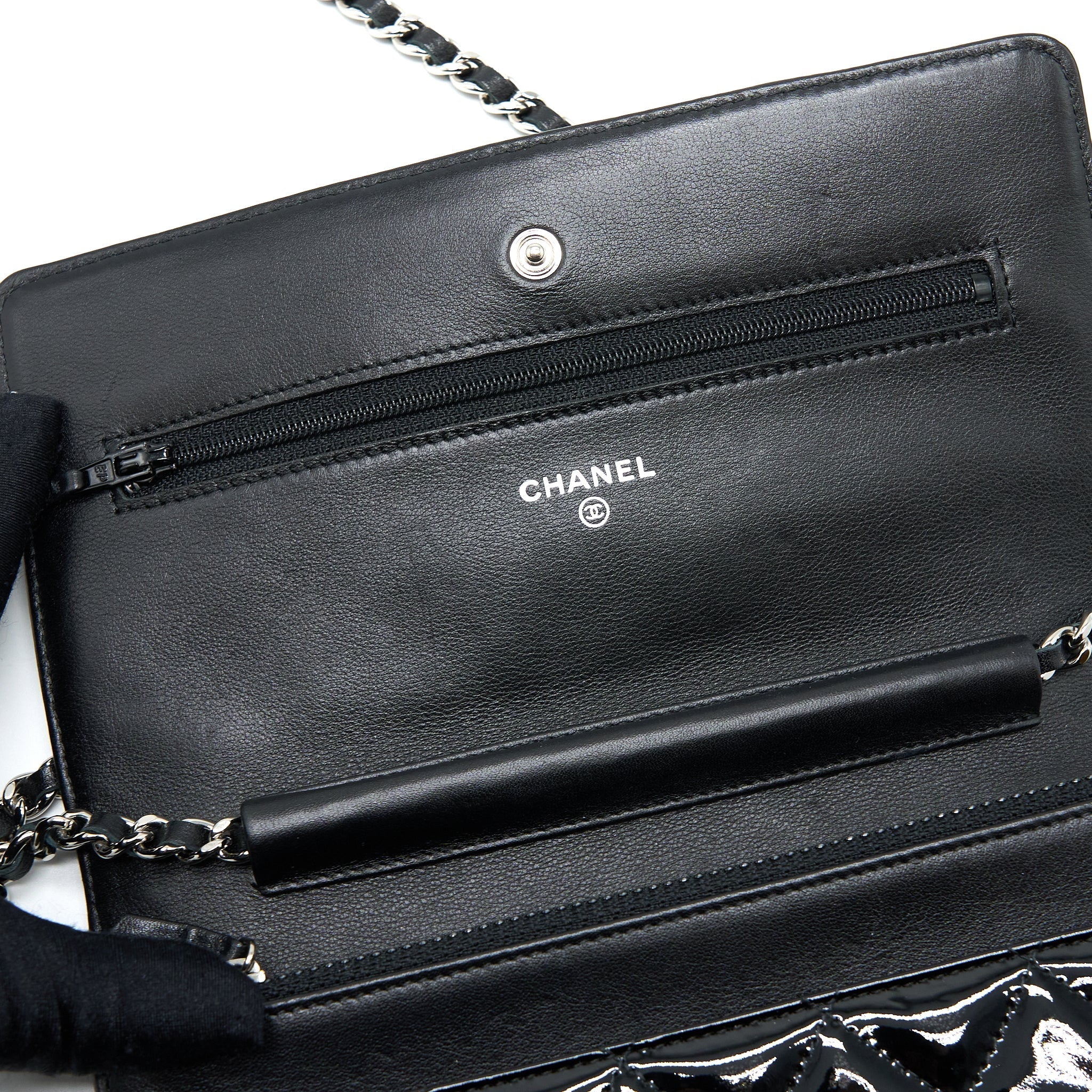 CHANEL CLASSIC WALLET ON CHAIN PATENT BLACK SHW