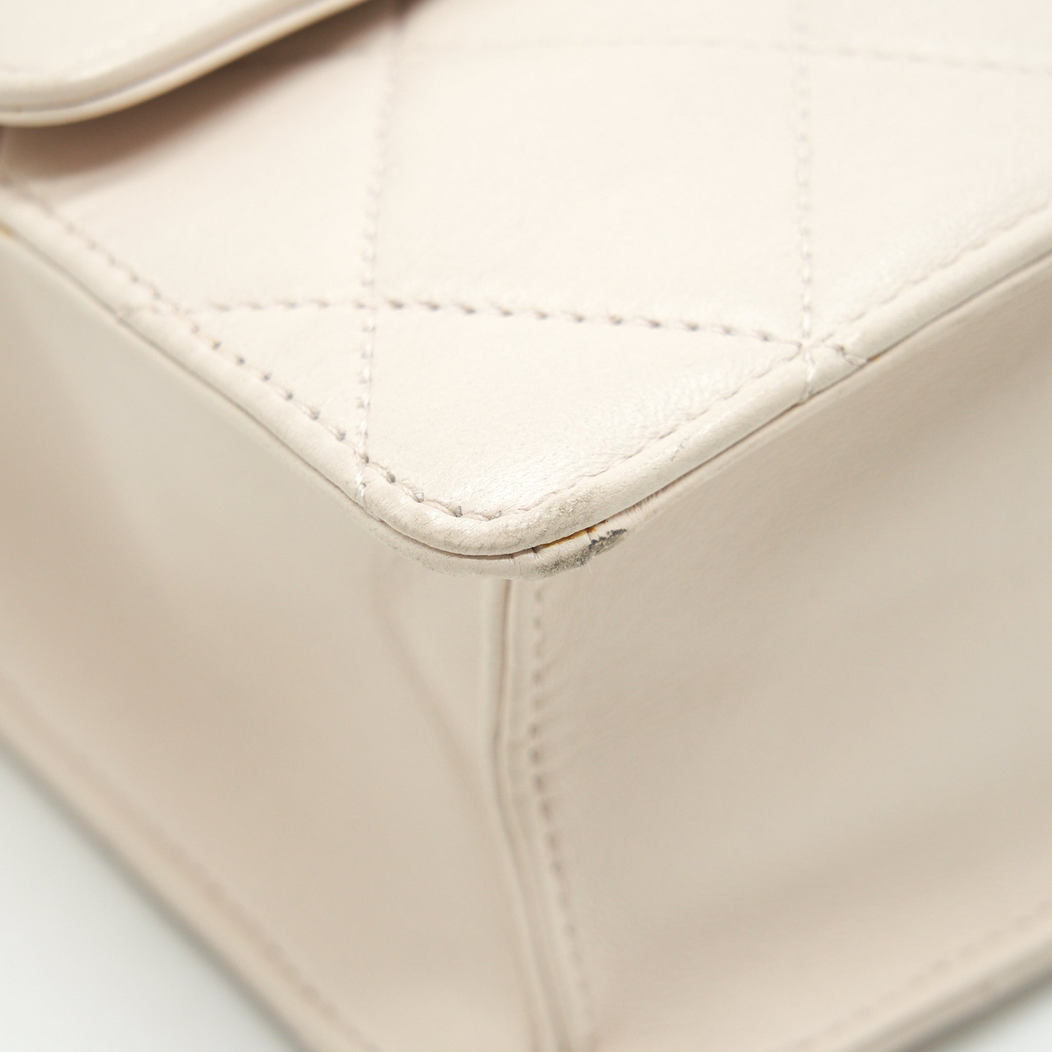 CHANEL CC LOGO FLAP BAG WITH CHAIN QUILTED LAMBSKIN IVORY WHITE
