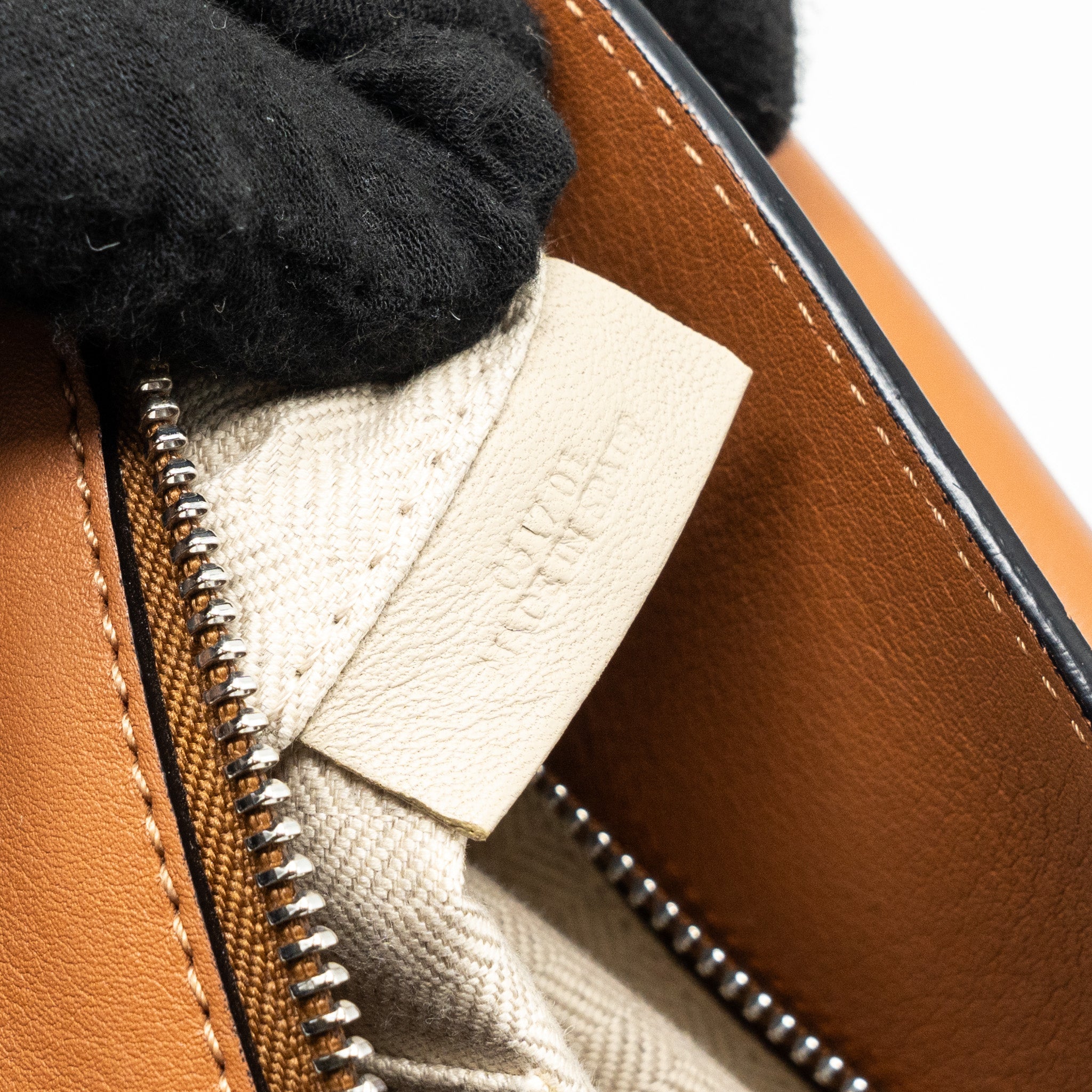LOEWE PUZZLE BAG IN CLASSIC CALFSKIN TAN SHW