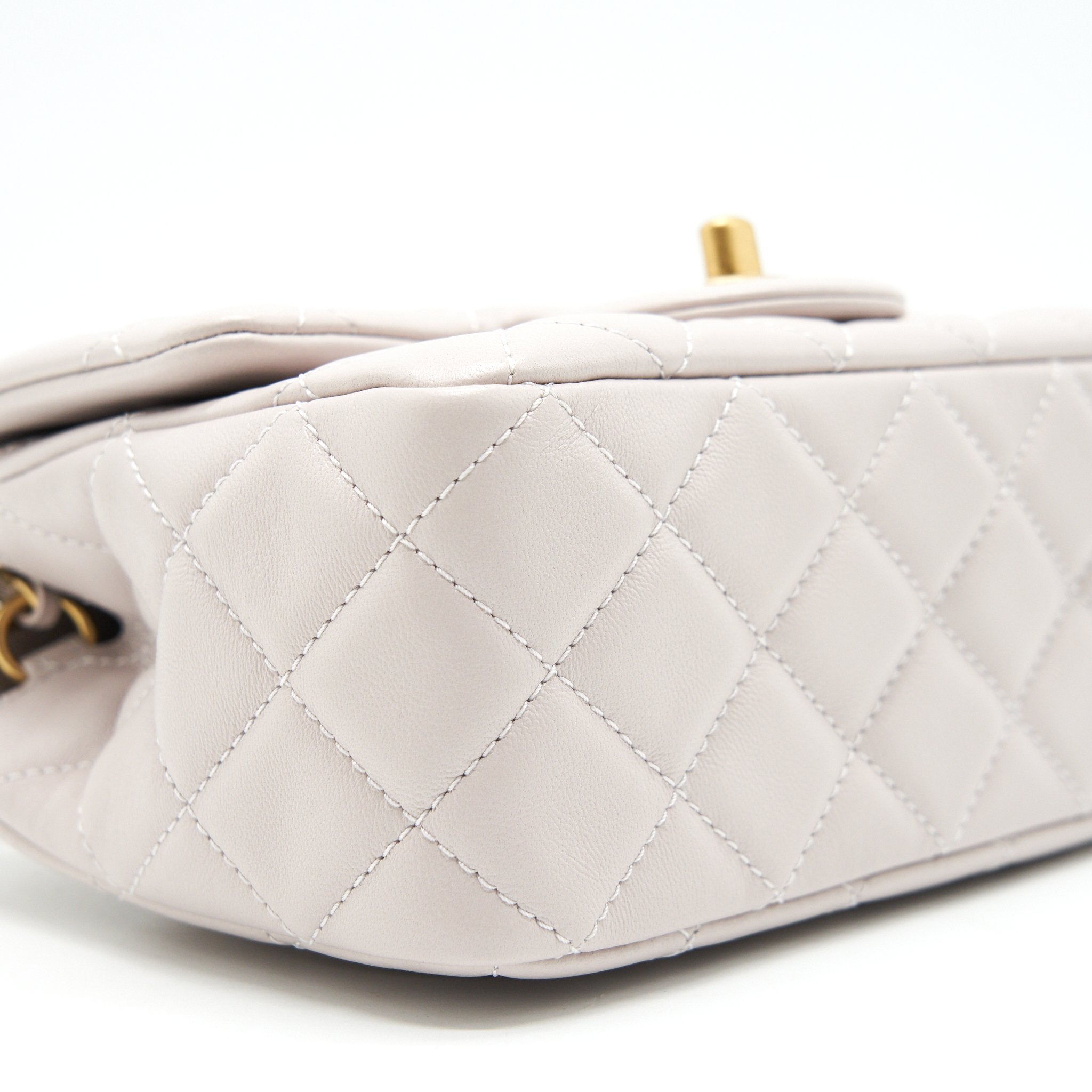CHANEL 21B LILAC/ LIGHT PURPLE MINI PEARL CRUSH SQUARE FLAP BAG