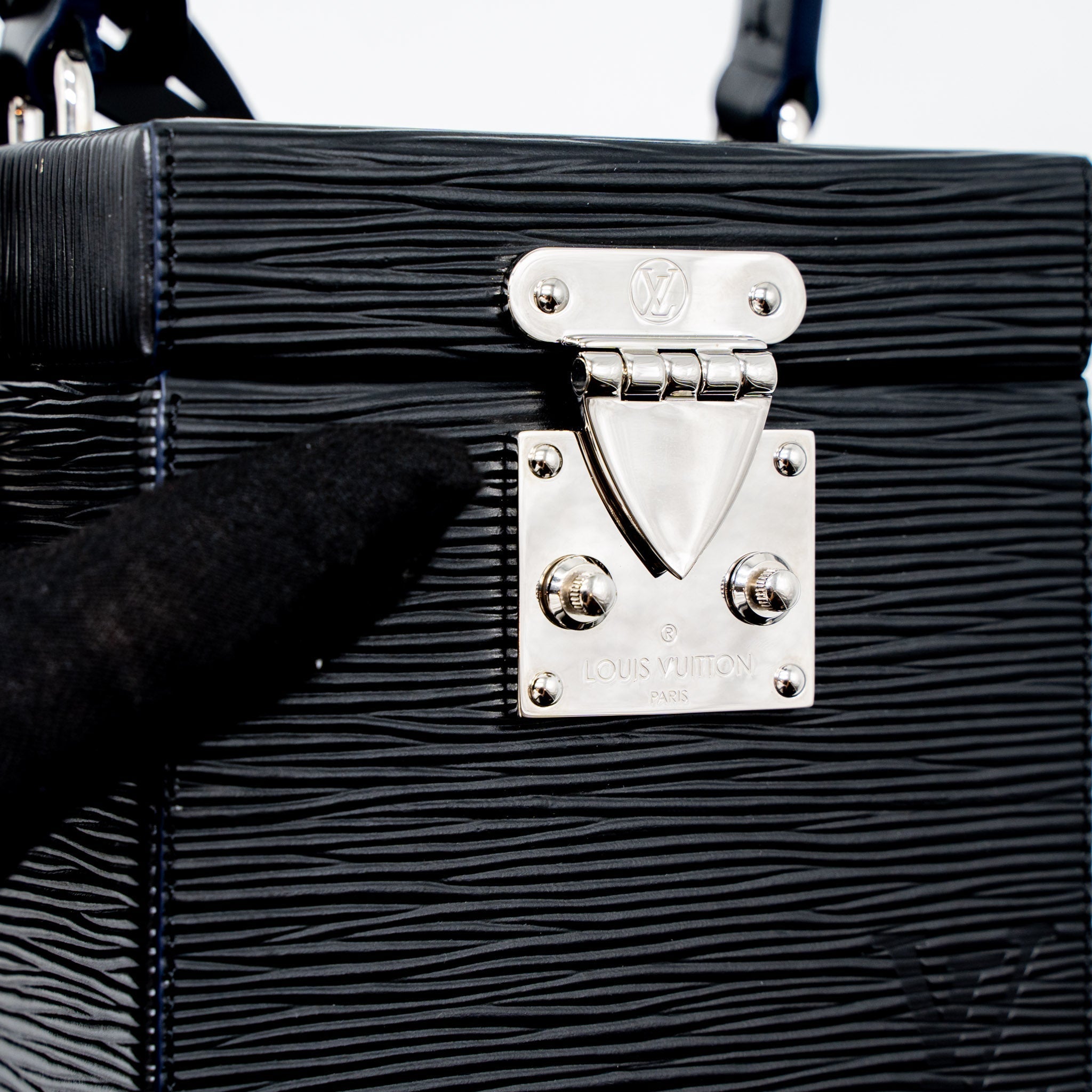 LOUIS VUITTON BLEECKER BOX BAG EPI BLACK SHW