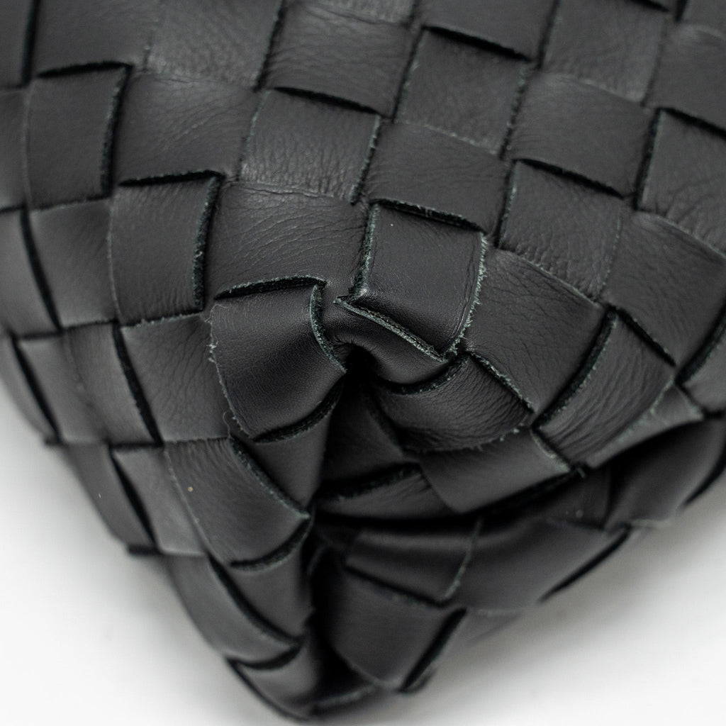 BOTTEGA VENETA INTRECCIATO POUCH CALFSKIN BLACK SHW