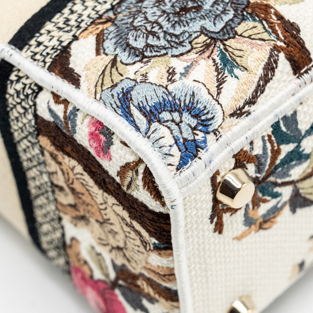 DIOR MEDIUM LADY D-LITE BAG EMBROIDERY WHITE/MULTICOLOR LGHW