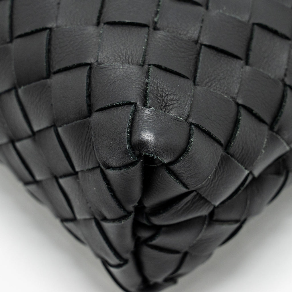 BOTTEGA VENETA INTRECCIATO POUCH CALFSKIN BLACK SHW