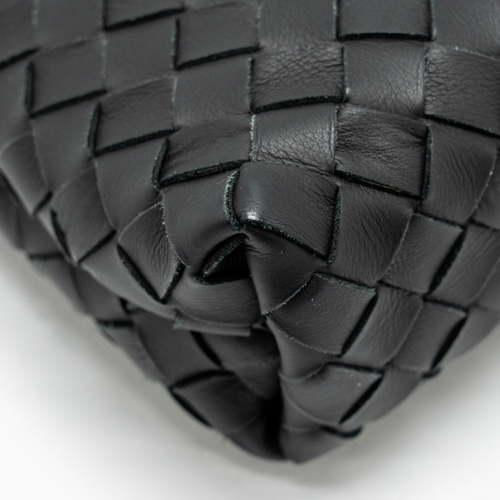 BOTTEGA VENETA INTRECCIATO POUCH CALFSKIN BLACK SHW