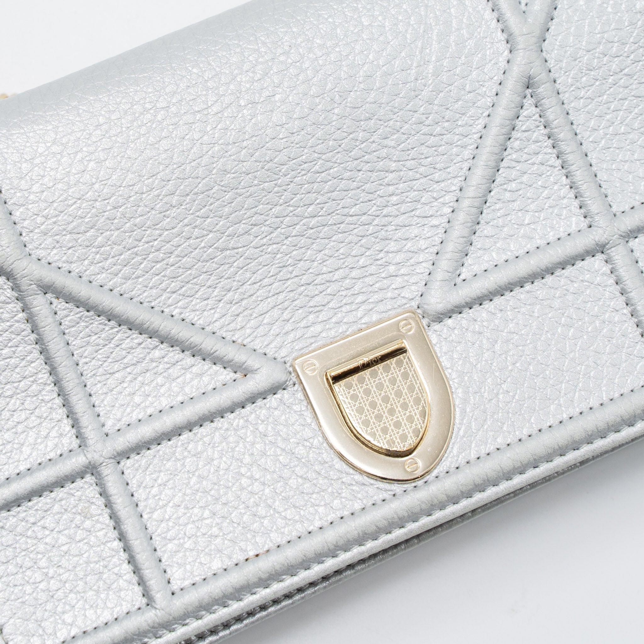 DIOR DIORAMA WALLET ON CHAIN CALFSKIN LIGHT GREY GHW