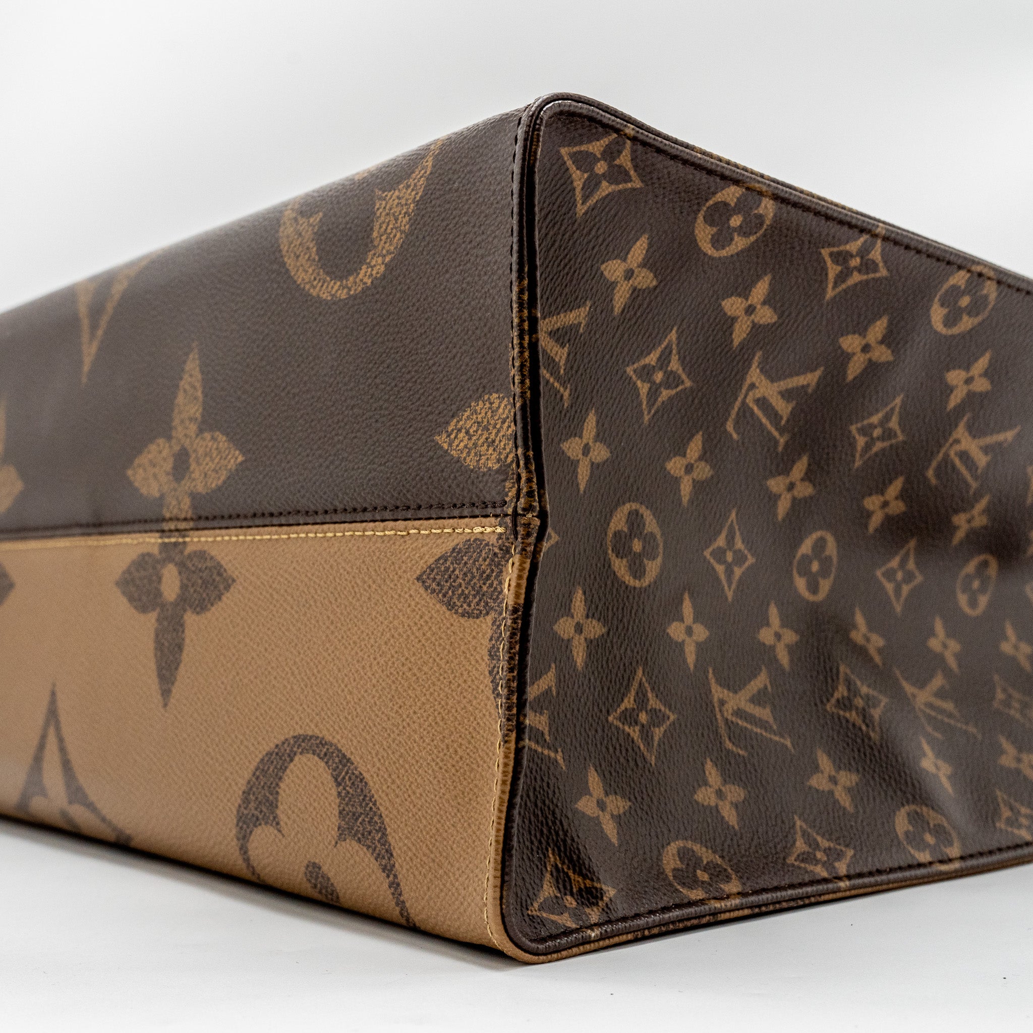 LOUIS VUITTON ONTHEGO GM MONOGRAM CANVAS GHW