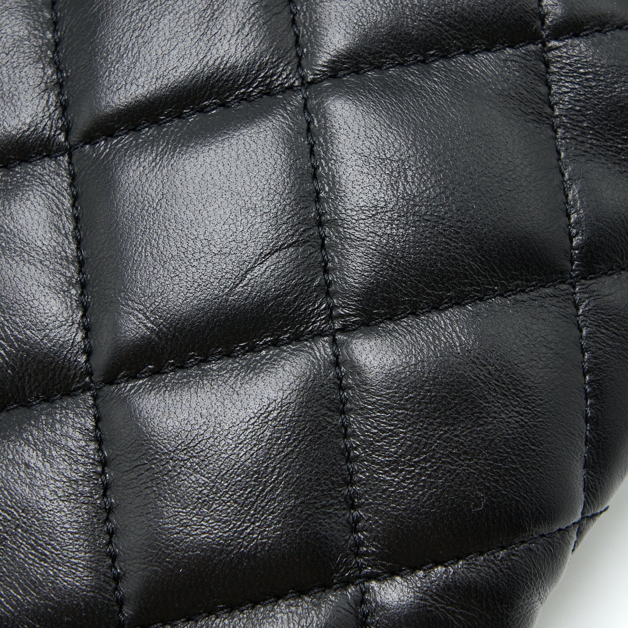CHANEL 22K HOBO SHOULDER BAG LAMBSKIN BLACK GHW (MICROCHIP)