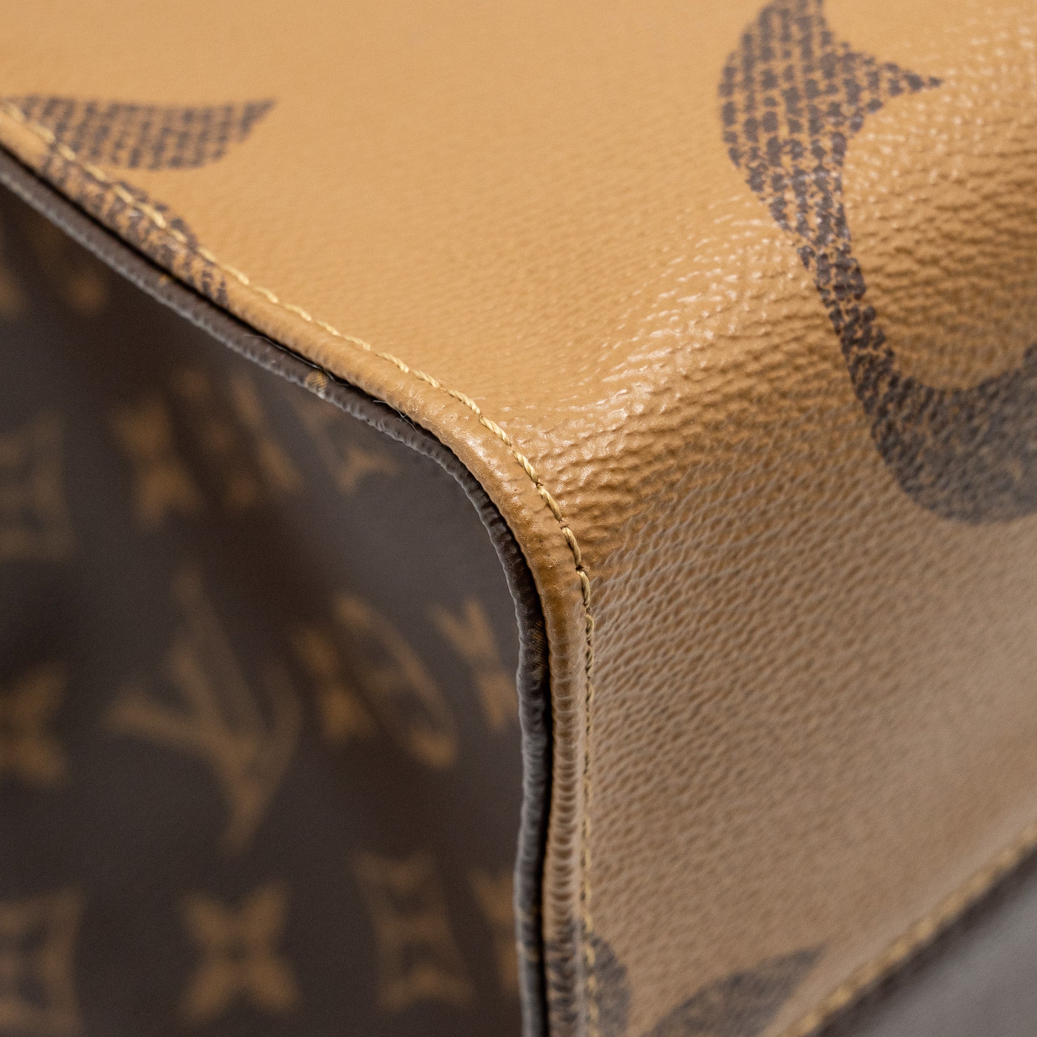 LOUIS VUITTON ONTHEGO GM MONOGRAM CANVAS GHW