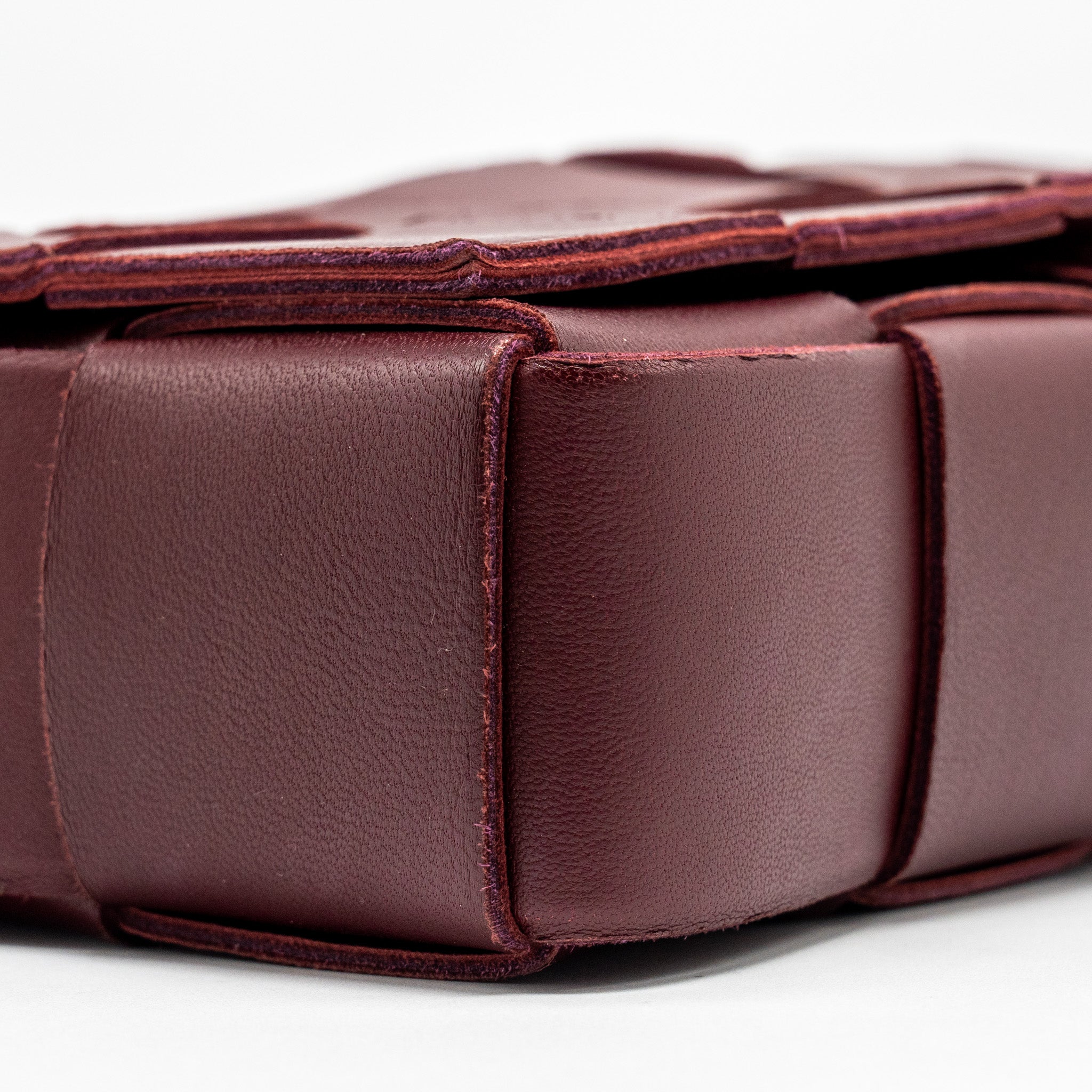 BOTTEGA VENETA CLASSIC CASSETTE BAG LAMBSKIN BURGUNDY GHW