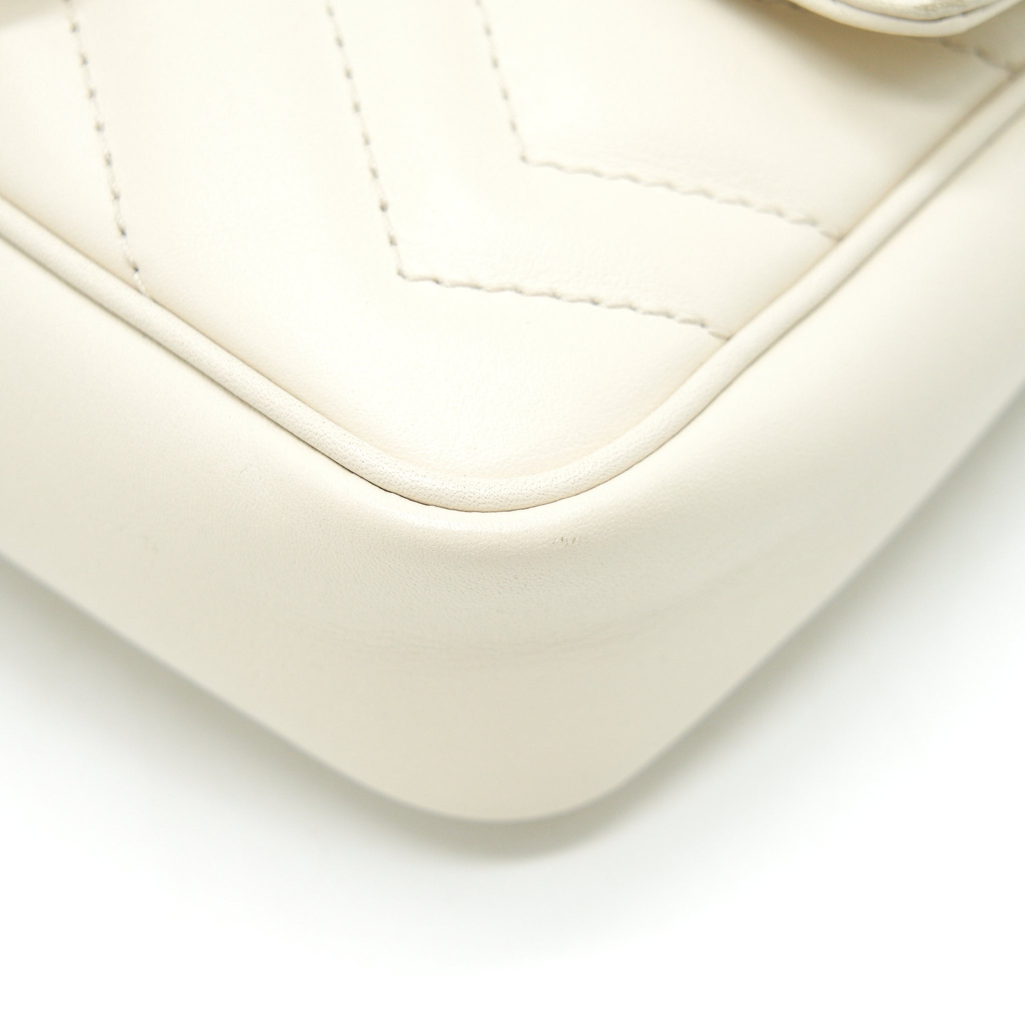 GUCCI GG MARMONT SUPER MINI WHITE WITH GHW