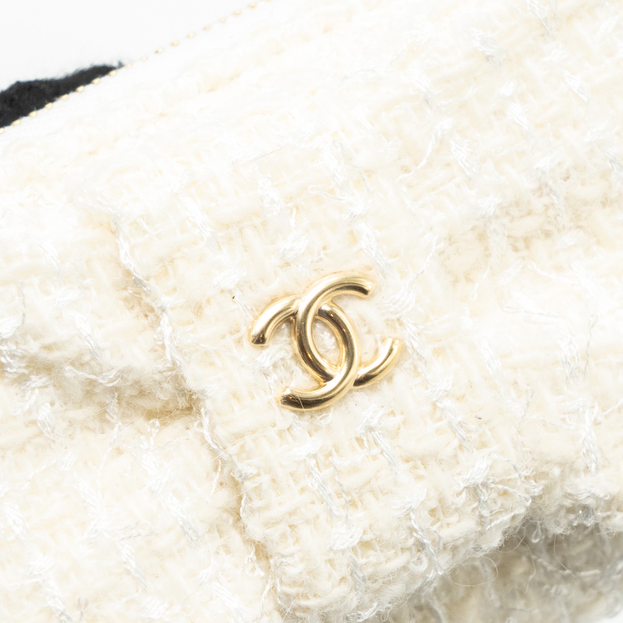 CHANEL MINI BOW CARD HOLDER WITH CHAIN TWEED WHITE LGHW(MICROCHIP)